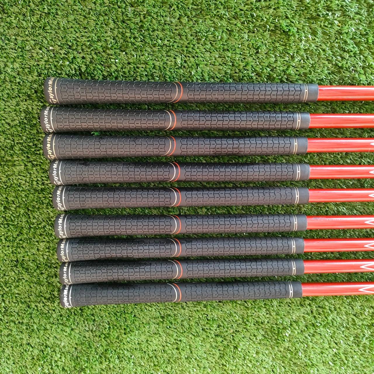 ชุดเหล็ก TAYLORMADE BURNER 2.0 มีเหล็ก 4-9 เเละ PW AW SW ก้าน BURNER 2.0 SUPERFAST FLEX R รุ่นนี้คุณภาพครบครัวที่สุดครับ!!! ตีใบกำลังดี มี CAVITY BACK ตีง่ายมากๆ ตีไกล ทั้งนุ่ม ได้ระยะสุดๆครับ