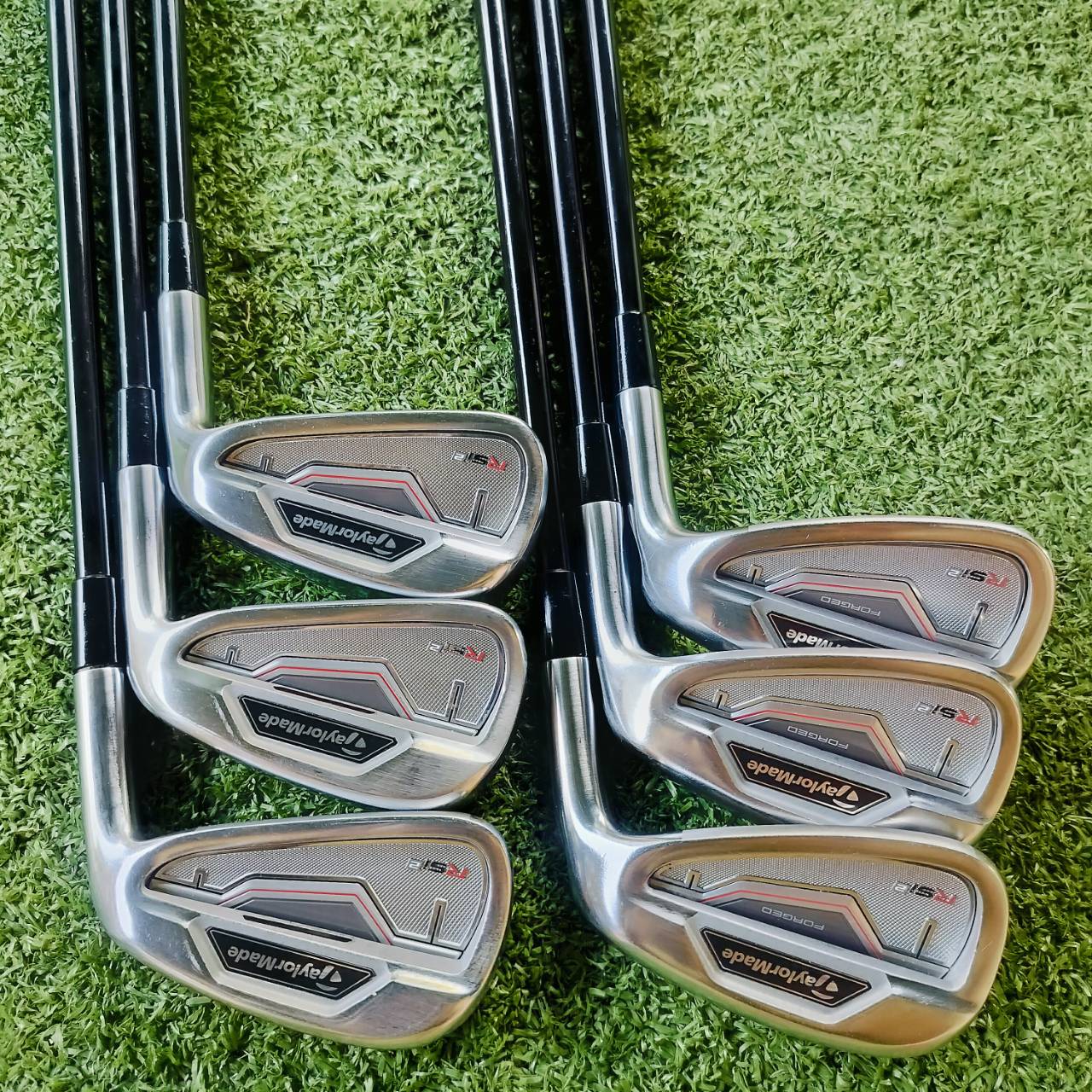 ชุดเหล็ก Taylormade RSi2 Forged สภาพสวยมาก เดิมๆทุกชิ้นเลยค่ะ มีเหล็ก 6 ชิ้น 5-6-7-8-9-PW ก้านกราไฟต์ TM7-215 FLEX R เป็นชุดเหล็กที่ชดเชยความผิดพลาดสูงสุด จากเทคโนโลยีที่ล้ำสมัยของ Taylormade ไม้กอล์ฟพรีเมี่ยมมือสอง ของแท้ By NakaraLuxurious