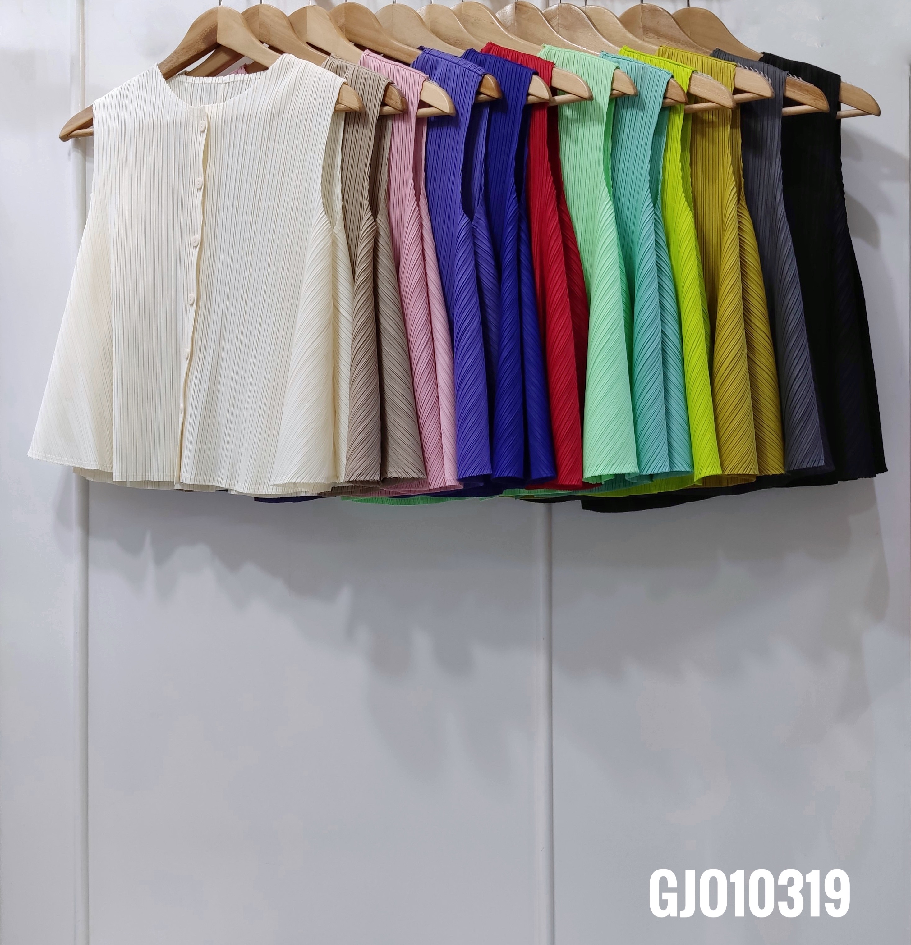 2MUAY รุ่น GJO10319 เสื้ออัดพลีท SLEEVELESS BUTTON FRONT PLEATED TOP 12 สี FREE SIZE