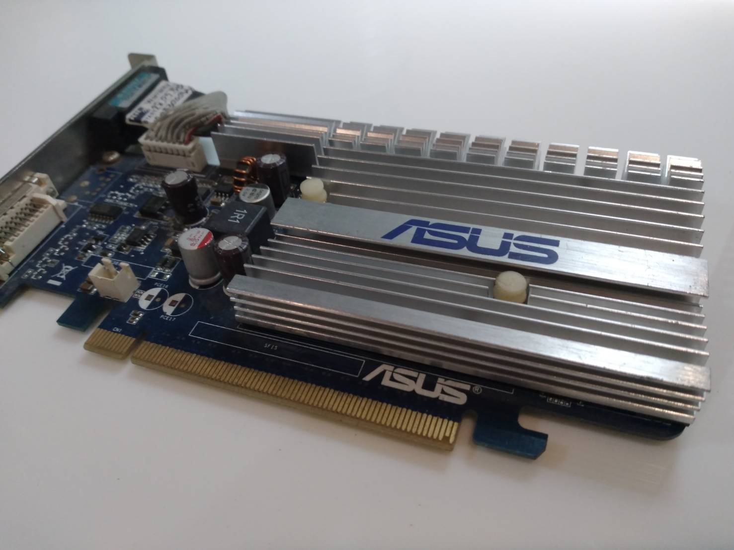 Original 512MB ASUS EN8400GS Silent/P/512/EU VGA/DVI PCIe Graphics Card