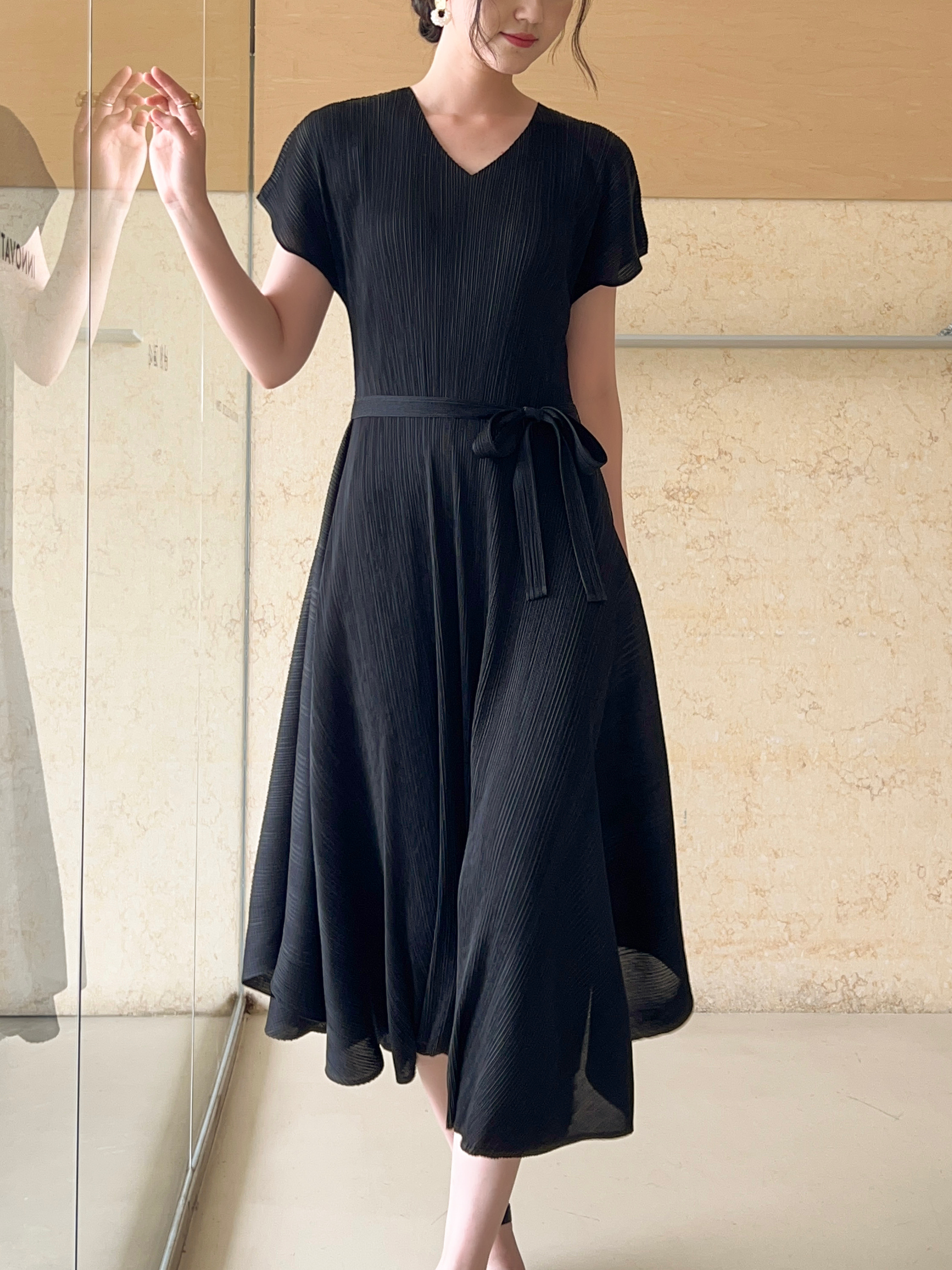 2MUAY รุ่น GJO10243 เดรสอัดพลีท V NECK VOLUME PLEATED DRESS 3 สี FREE SIZE