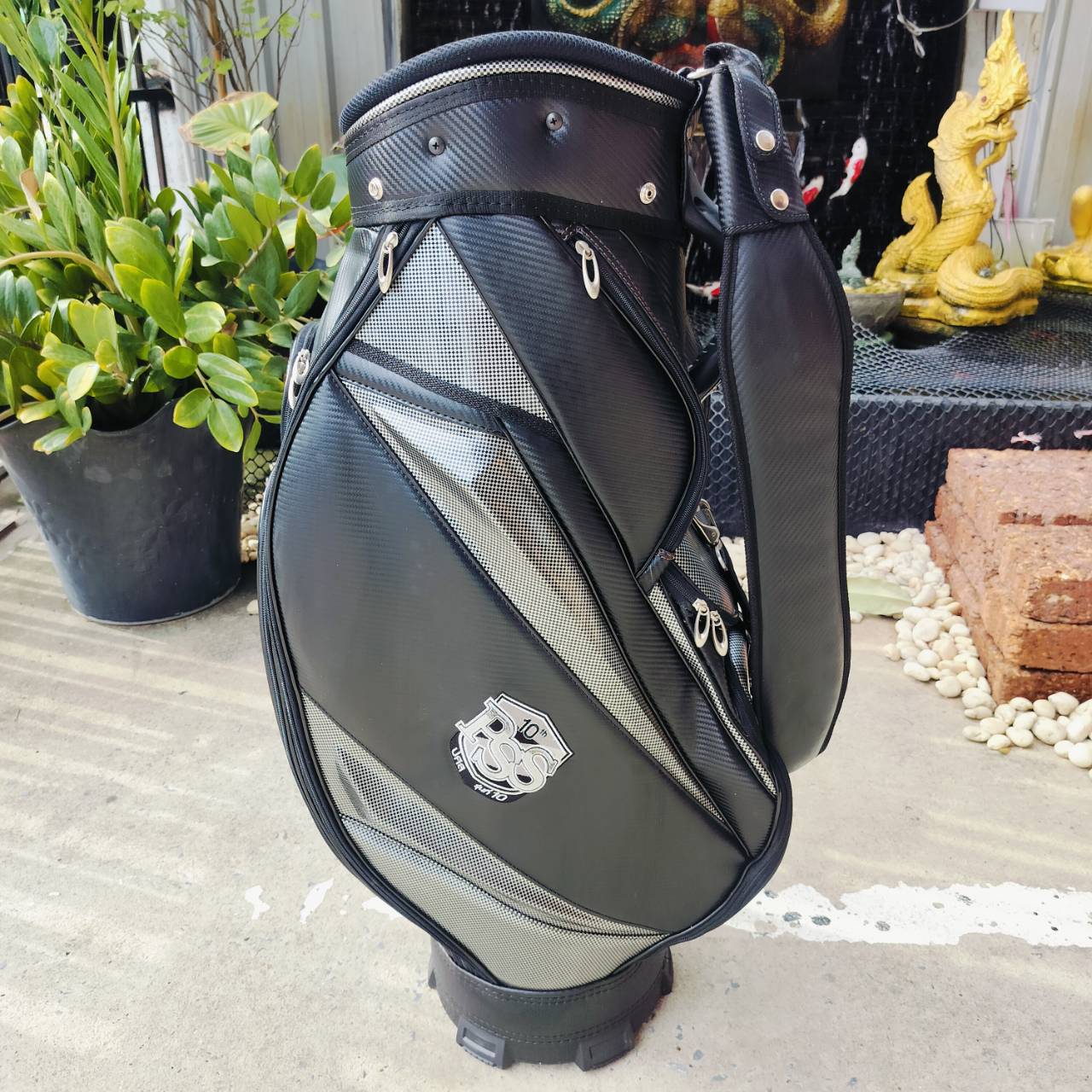 ถุงกอล์ฟ PSS มือสอง สภาพสวยมาก หนังสวยมากเป็นลายเคฟล่าค่ะ