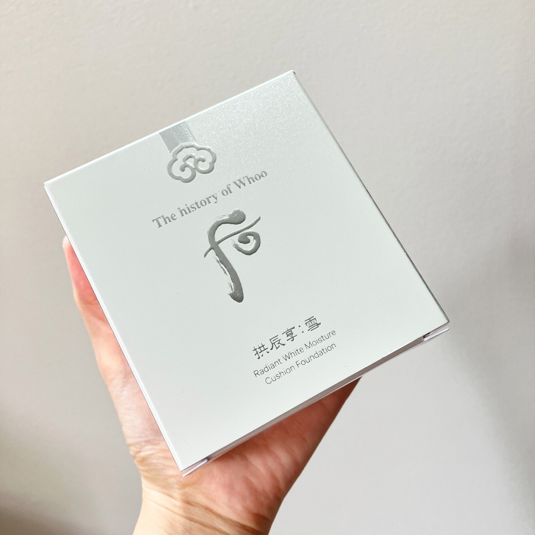 Radiant White Moisture Cushion Foundation SPF50+/PA+++ 13g x 2 (ตลับจริงพร้อมรีฟิล) รองพื้นแบบคุชชั่นสุดหรู