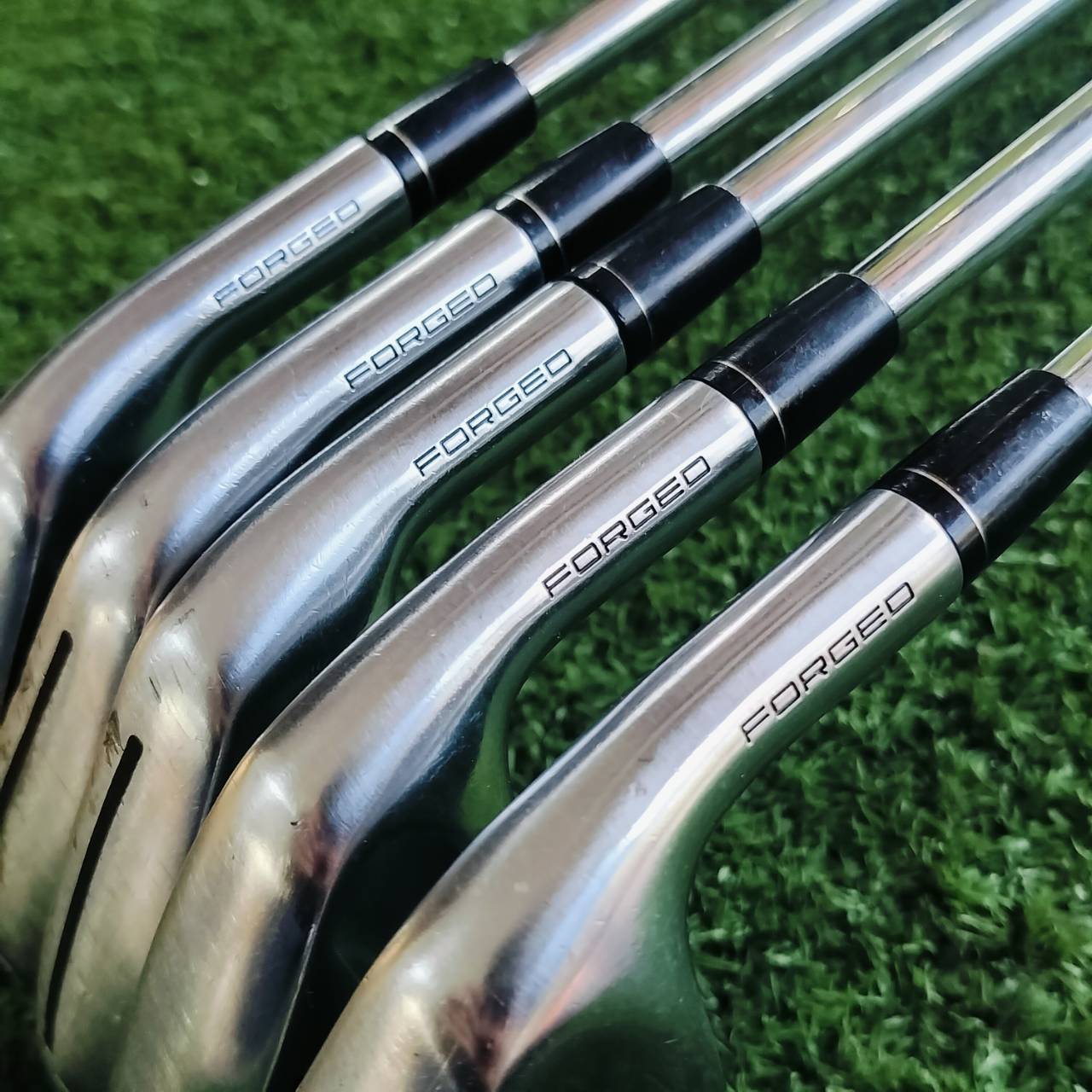 ชุดเหล็ก Taylormade P790 เหล็กประสิทธิภาพเหนือชั้นสูงสุด ดีที่สุดที่ทีมวิศวกร TaylorMade ทำมา ระดับ Ultra-Premium Performance ก้าน NS PRO 950 FLEX S มีเหล็ก 5 6 7 8 9 (ไม่มี WEDGE) SOLE สภาพไม่ค่อยสวย ไม้กอล์ฟพรีเมี่ยมมือสอง ของแท้