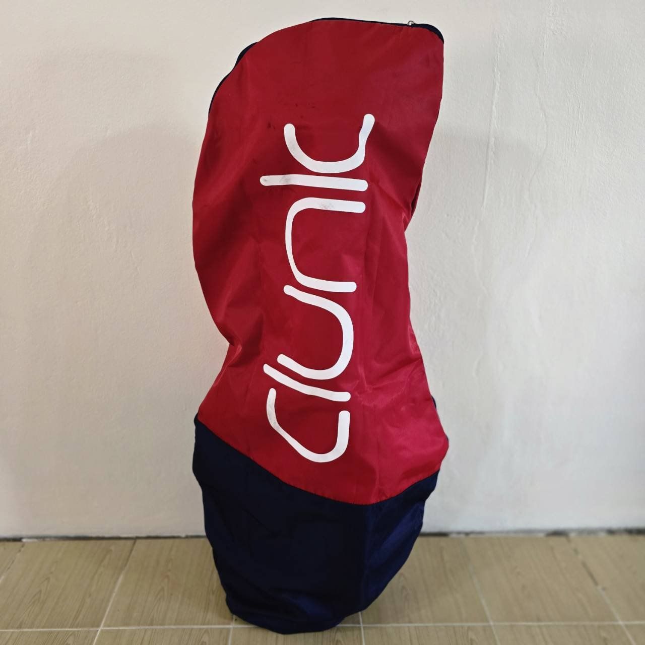 ถุงคลุมขึ้นเครื่องบิน clunlc GOLF ของใหม่ ของแท้ มือหนึ่งจากญี่ปุ่น แบรนด์ดังมากในญี่ปุ่น - เกาหลี เนื้อดีมากๆ วัสดุดีมาก พับเก็บง่าย และใส่คลุมง่าย มีกระเป๋าแถมให้ด้วย