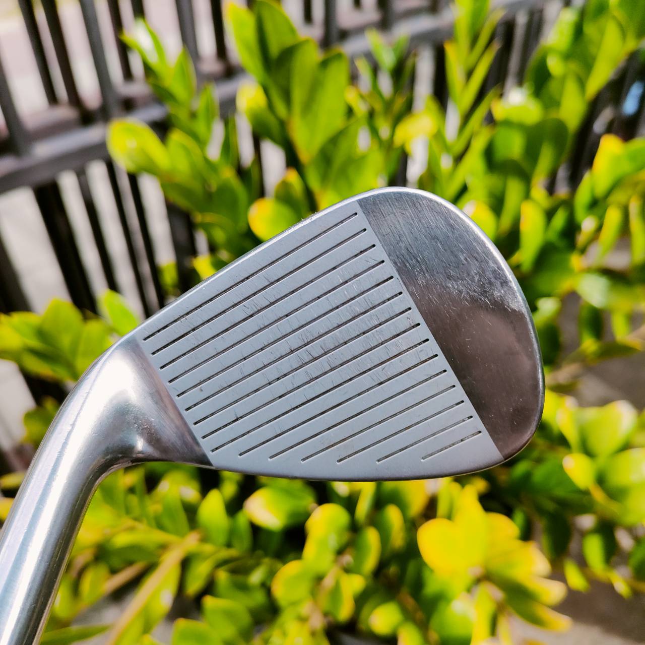 ชุดเหล็ก Callaway X-TOUR เป็นชุดเหล็ก FORGED สุดมันส์ ตีทั้งนุ่มนวลและคม แต่พิเศษมาก โดยมี CAVITY ที่ลึก ตีง่่ายมากๆ และใบไม่ใหญ่ด้วยค่ะ ครบเครื่องมาก ไม้กอล์ฟพรีเมี่ยมมือสอง ของแท้ By NakaraLuxurious