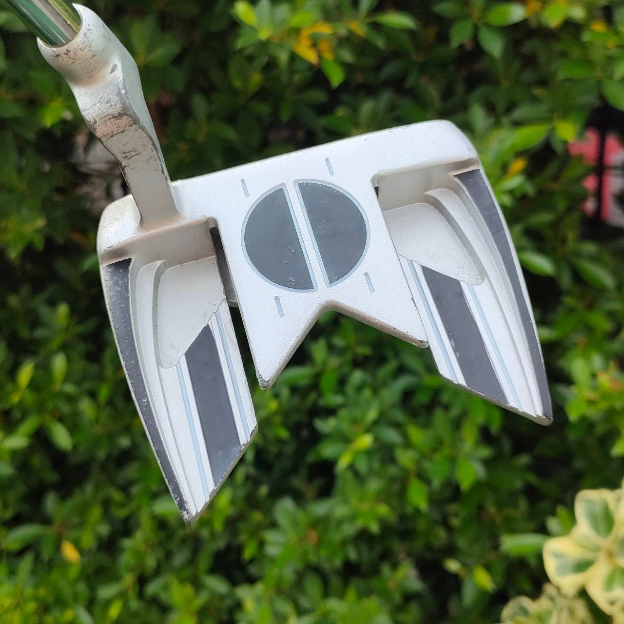 PUTTER HIPPO MP3 ความยาว 34 นิ้ว ก้าน RIFLE สุดยอดการกระจายน้ำหนัก มีทั้งปีดสองข้างเหมือนเบอร์ 7 และมีบอลอยู่ตรงกลาง และมี เส้นเล็งเห็นชัด!! ไม้กอล์ฟมือสอง ของแท้ BY NakaraLuxurious