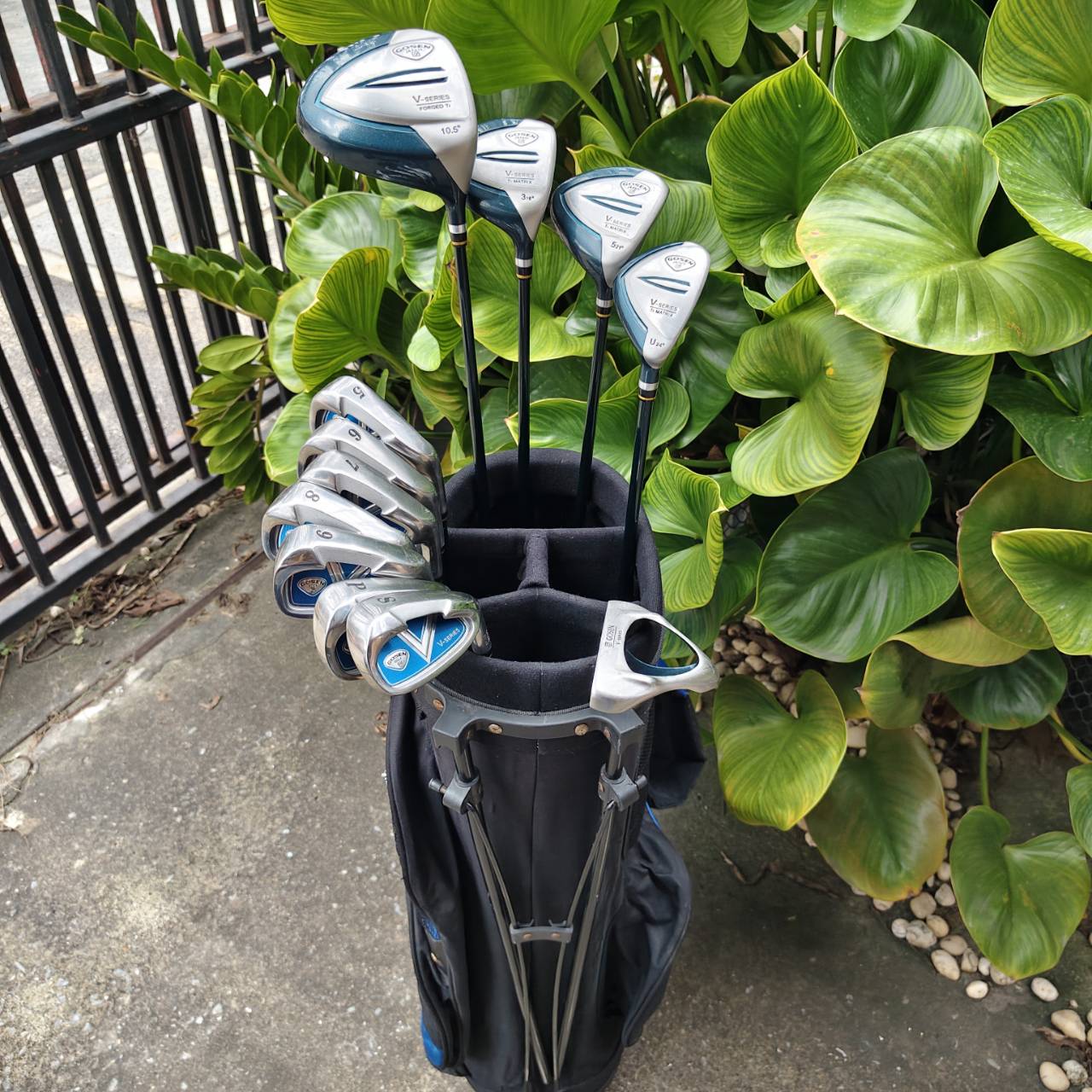 FULLSET GOSEN JAPAN V-SERIES ชุดพรีเมี่ยมญี่ปุ่น สุดคุ้ม! ได้หัวไม้ 4 ชิ้นจุกๆ ถุงกอล์ฟขาตั้ง