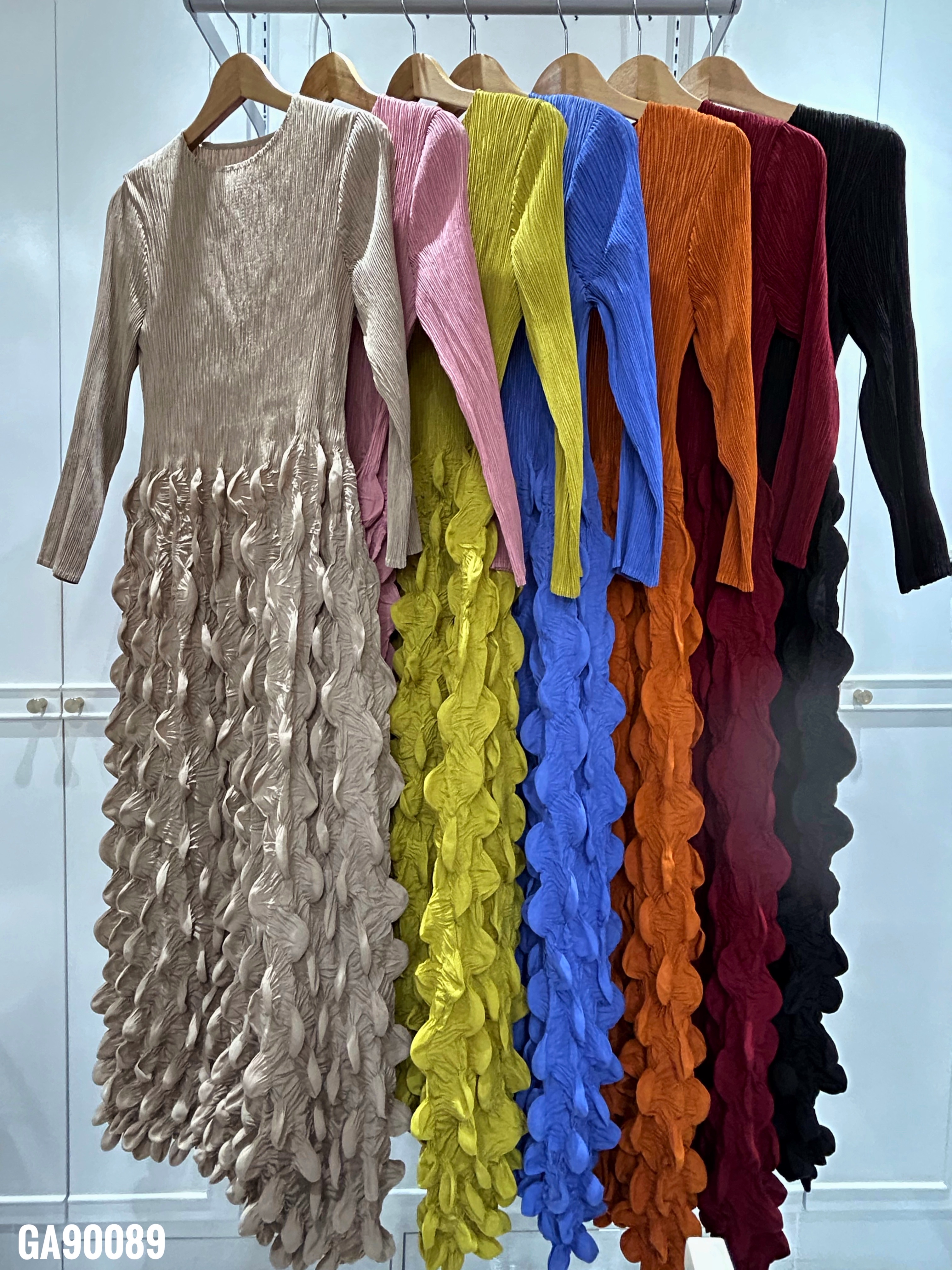 อกถึง 50 ยาว 51 นิ้ว 2MUAY รุ่น GA90089 เดรสอัดพลีทผ้าเนื้อ Matte LONG SLEEVE BUBBLE PLEATED DRESS 5 สี FREE SIZE