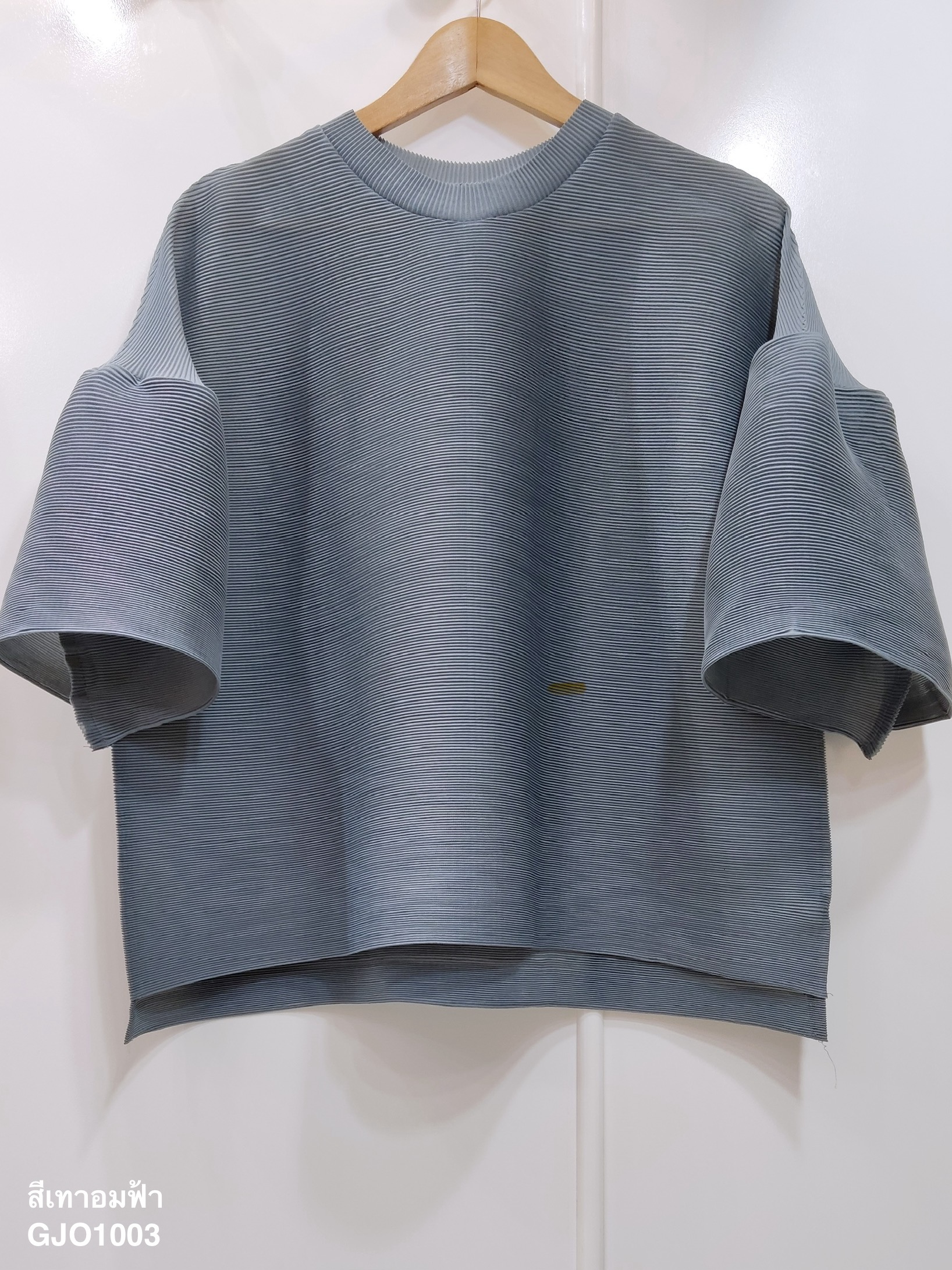 2MUAY รุ่น GJO1003 เสื้อพลีทคุณภาพ BELL SLEEVE PLEATED TOP สีดำ FREE SIZE