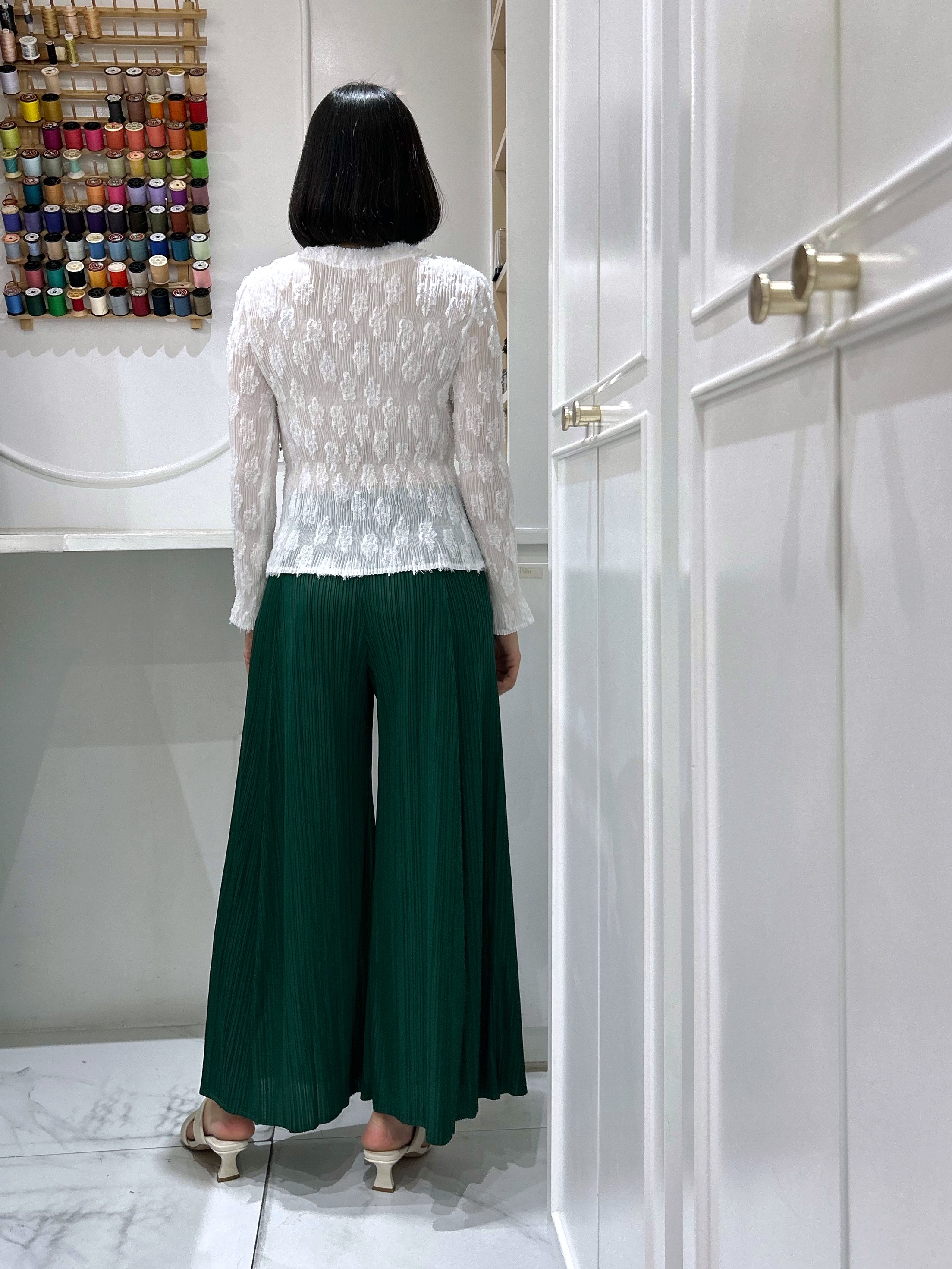 ปรับราคาลง20%!! 2MUAY รุ่น GJO2025 เสื้ออัดพลีทคุณภาพ V NECK BUTTON FRONT CRINKLE PLEATED TOP 6 สี FREE SIZE