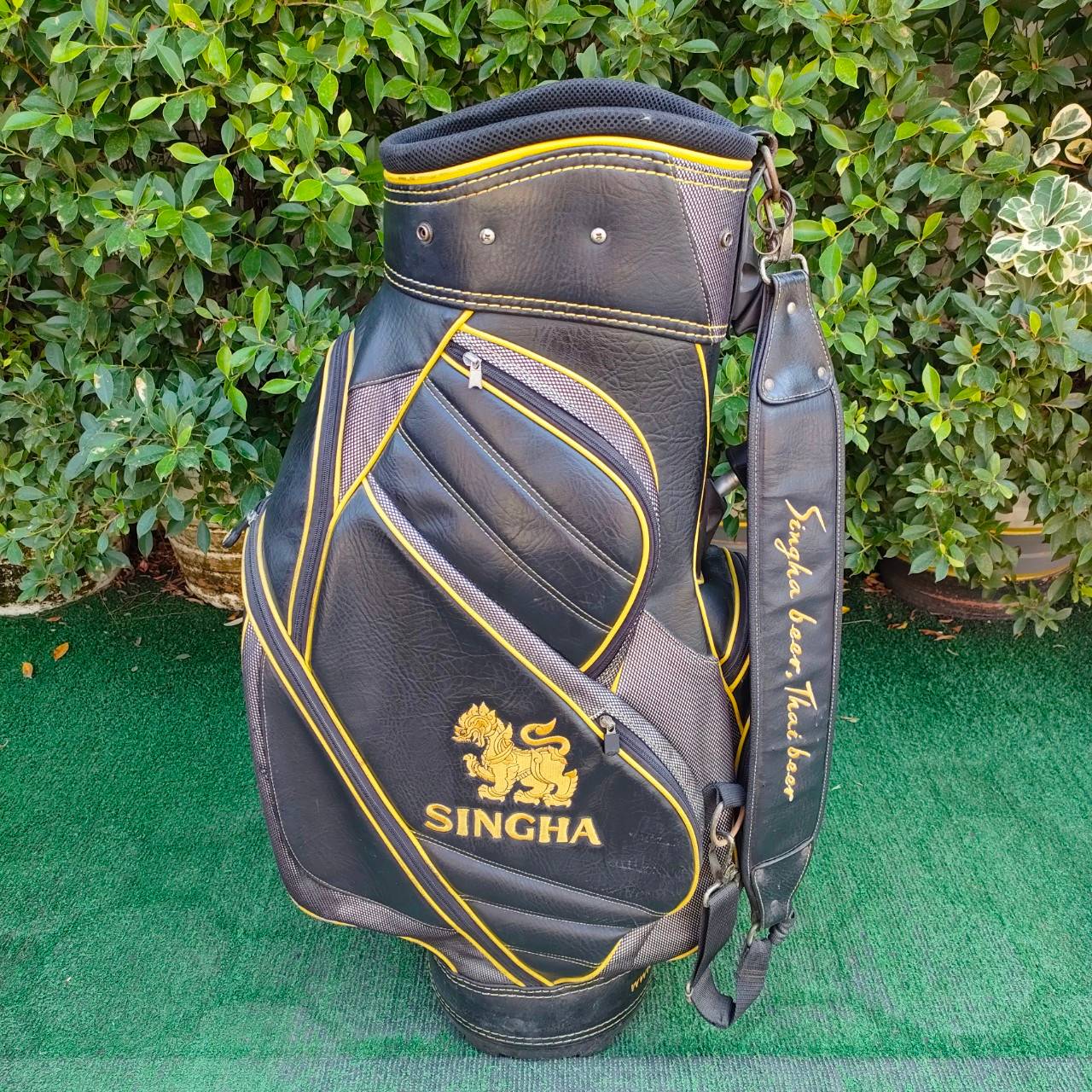 ถุงกอล์ฟ SINGHA มือสอง *ตำหนิ ที่ COVER เเละ ตัวดึงชิฟ * ซิปใช้งานได้ดีมาก ถุง TOUR ใบใหญ่ ไม้กอล์ฟมือสอง ของแท้ BY NakaraLuxurious