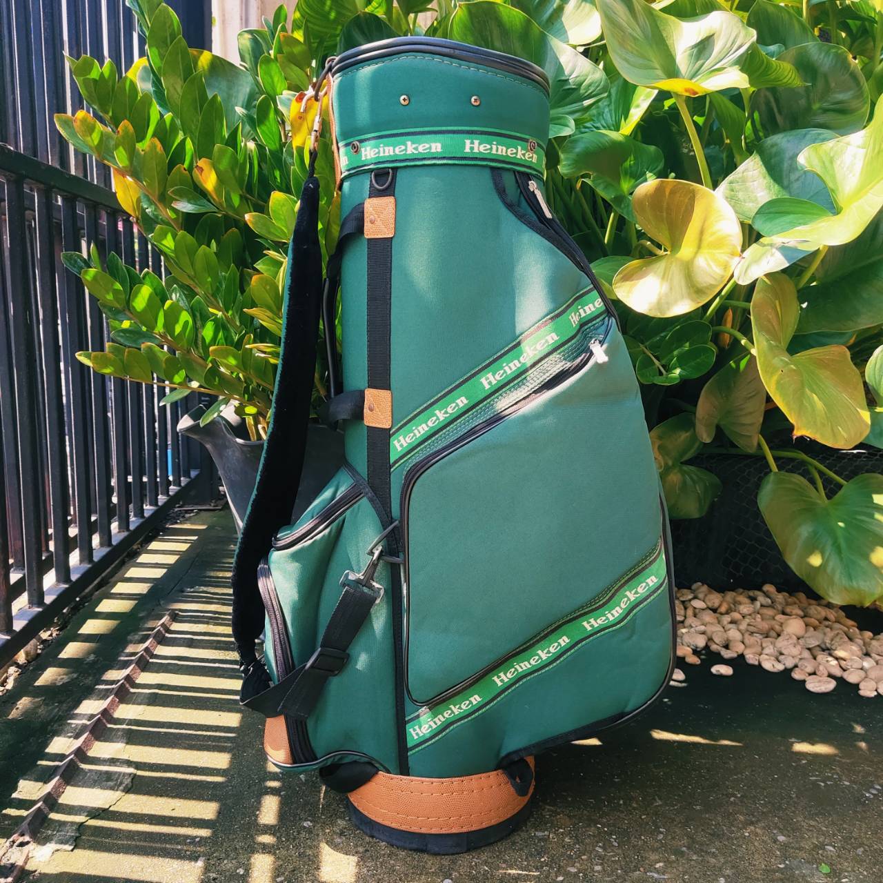 ถุงกอล์ฟ HEINEKEN มือสอง ถุง TOUR ใบใหญ่ สวยครับ ภายในบุกำมะหยี่อย่างดี