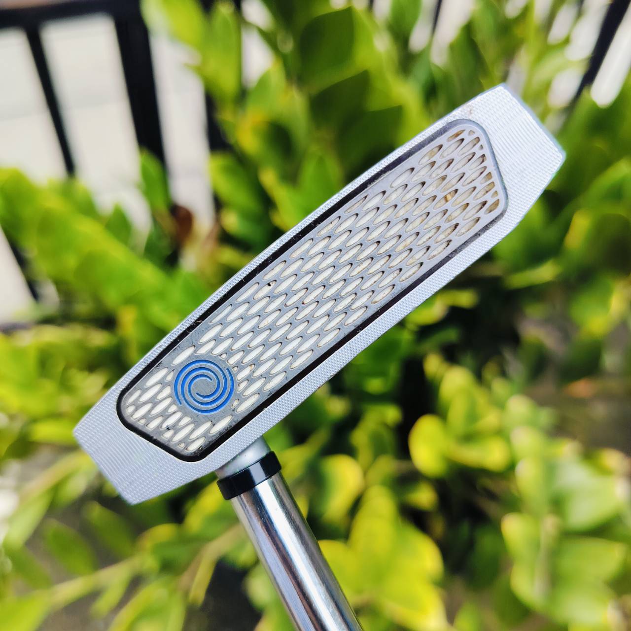 PUTTER ODYSSEY WORKS VERSA 7 ความยาว 34 นิ้ว กริพสภาพสวยเดิม พัตเตอร์รุ่นนี้ ปัจจุบันนิยมสูงสุด บล๊านซ์มาก และหน้าสัมผัสรุ่นนี้เกาะไลน์ที่สุด เส้นเล็งก็แม่นยำ ได้ COVER เดิม ตรงรุ่น ไม้กอล์ฟพรีเมี่ยมมือสองญี่ปุ่น ของแท้ By NakaraLuxurious