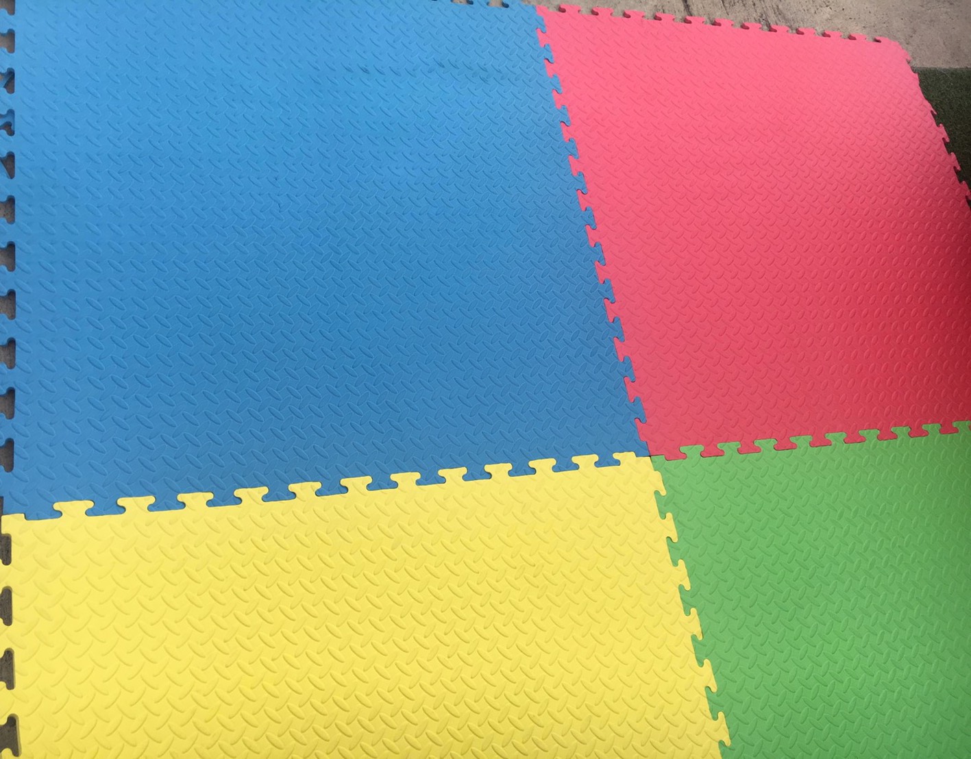 แผ่นโฟมปูพื้นกันกระแทก จิ๊กซอ EVA (งานนำเข้า) 20 มล 100x100 หนา2 ซม. ,แผ่นกันกระแทก,แผ่นโฟมปูพื้น, โฟมปูพื้น,จิ๊กซอว์ปูพื้น, แผ่นรองคลาน สำหรับเครื่องเล่นสนามในร่ม ห้องเด็กเล่น พร้อมส่ง ราคาโรงงาน