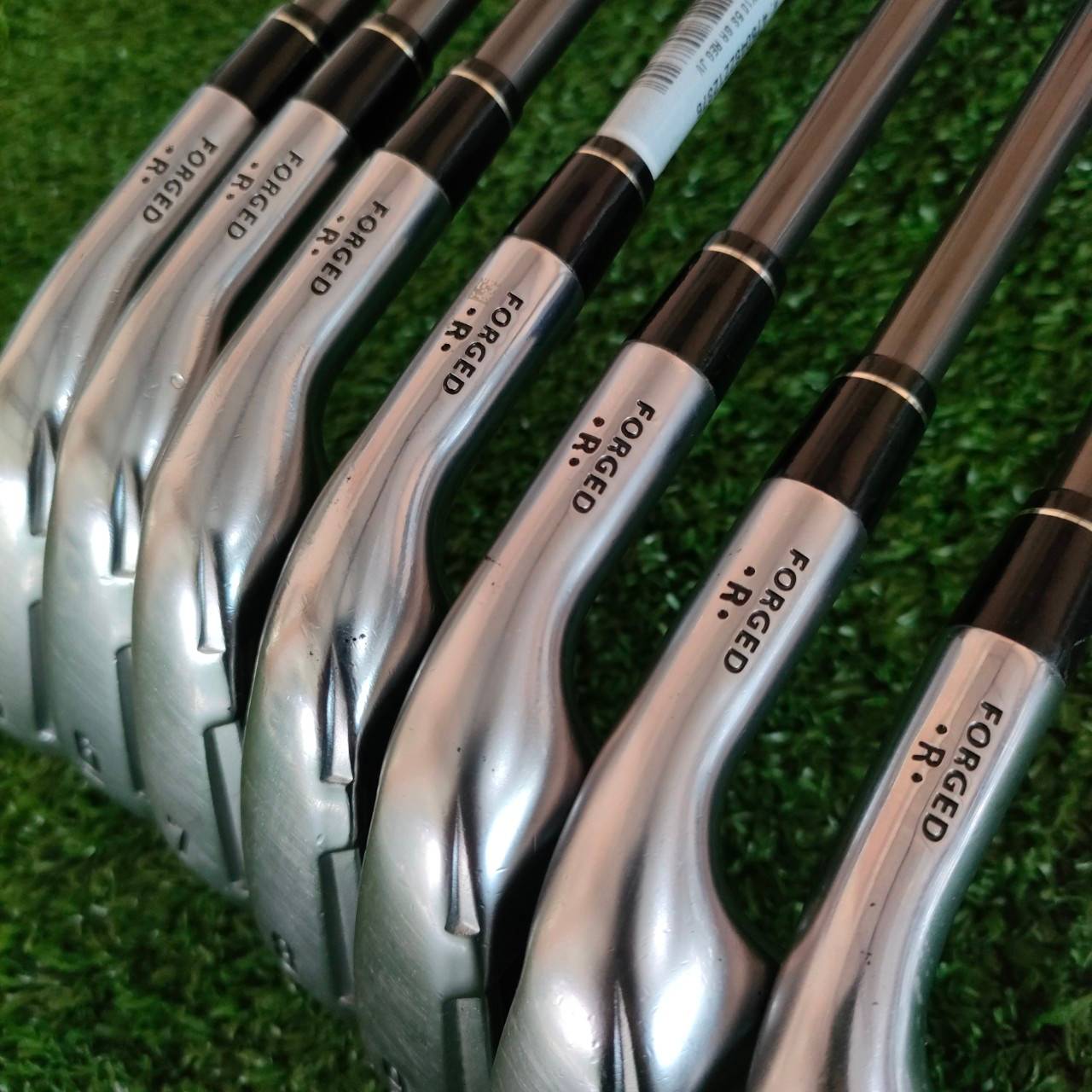 ชุดเหล็ก CALLAWAY LEGACY V มีเหล็ก 5-9 เเละ PW SW ก้าน LEGACY FLEX R เป็นเหล็กเนื้อ FORGED แท้!! แต่ยังมี CAVITY ที่ลึกมากซึ่งต้องใช้ FORGED เยอะมากๆ ไม้กอล์ฟมือสอง ของแท้ BY NakaraLuxurious