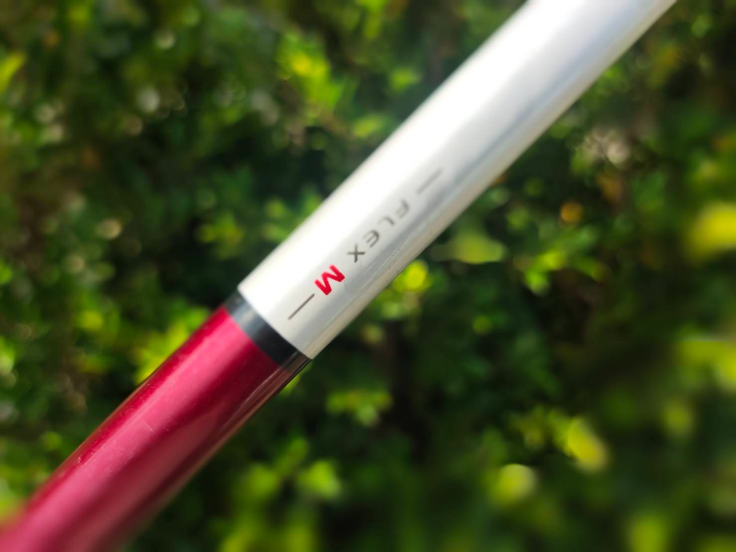 FW3 Taylormade R9 หัวแบนๆตีลอยง่าย เสียงหวาน สามารถไขปรับได้ด้วยครับ ก้านดีมาก FUJIKURA MOTORE FLEX M องศา 15