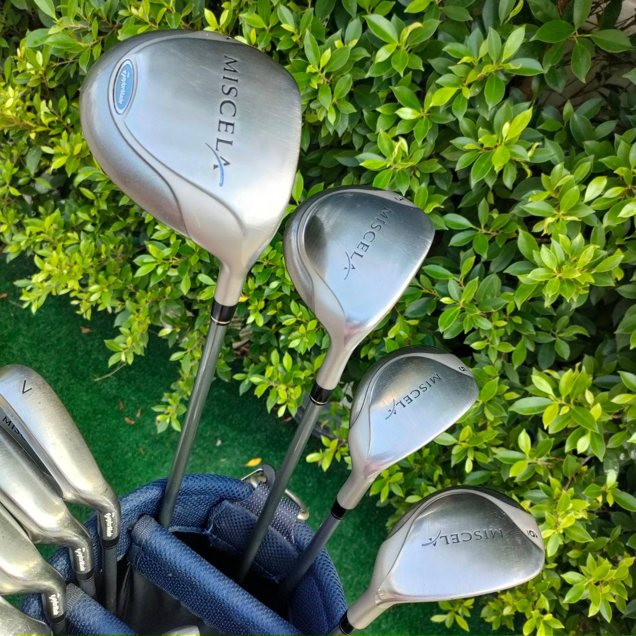 **ไม้กอล์ฟสำหรับผู้หญิง** FULLSET TAYLORMADE MISCELA ใช้ดีกว่าชุดจากจีนเยอะมากๆ เป็นก้านเบาพรีเมี่ยมจริงๆ หัวไม้หัวใหญ่ หน้าเด้ง ตีตรง ไม้ช่วยเพิ่มระยะให้อย่างดี ไม้กอล์ฟมือสอง ของแท้ BY NakaraLuxurious