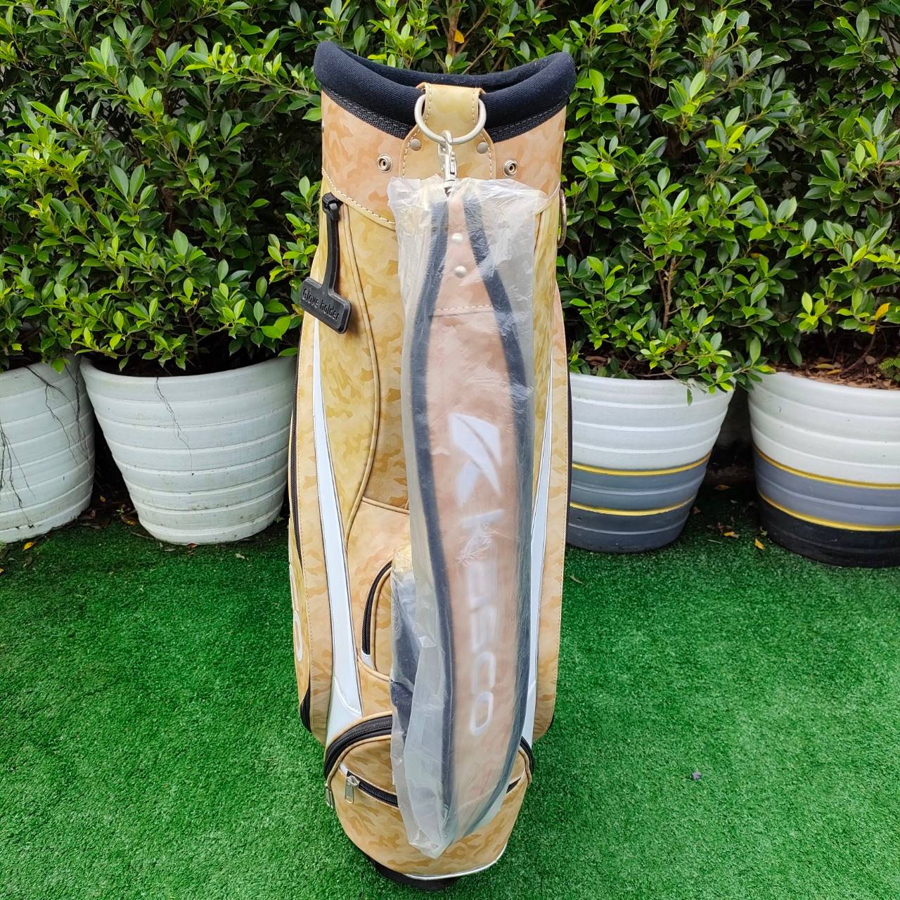 ถุงกอล์ฟ KASCO มือสอง ของแท้ สภาพสวยนางฟ้า ยังไม่แกะพลาสติก ที่สายสะพายครับ .