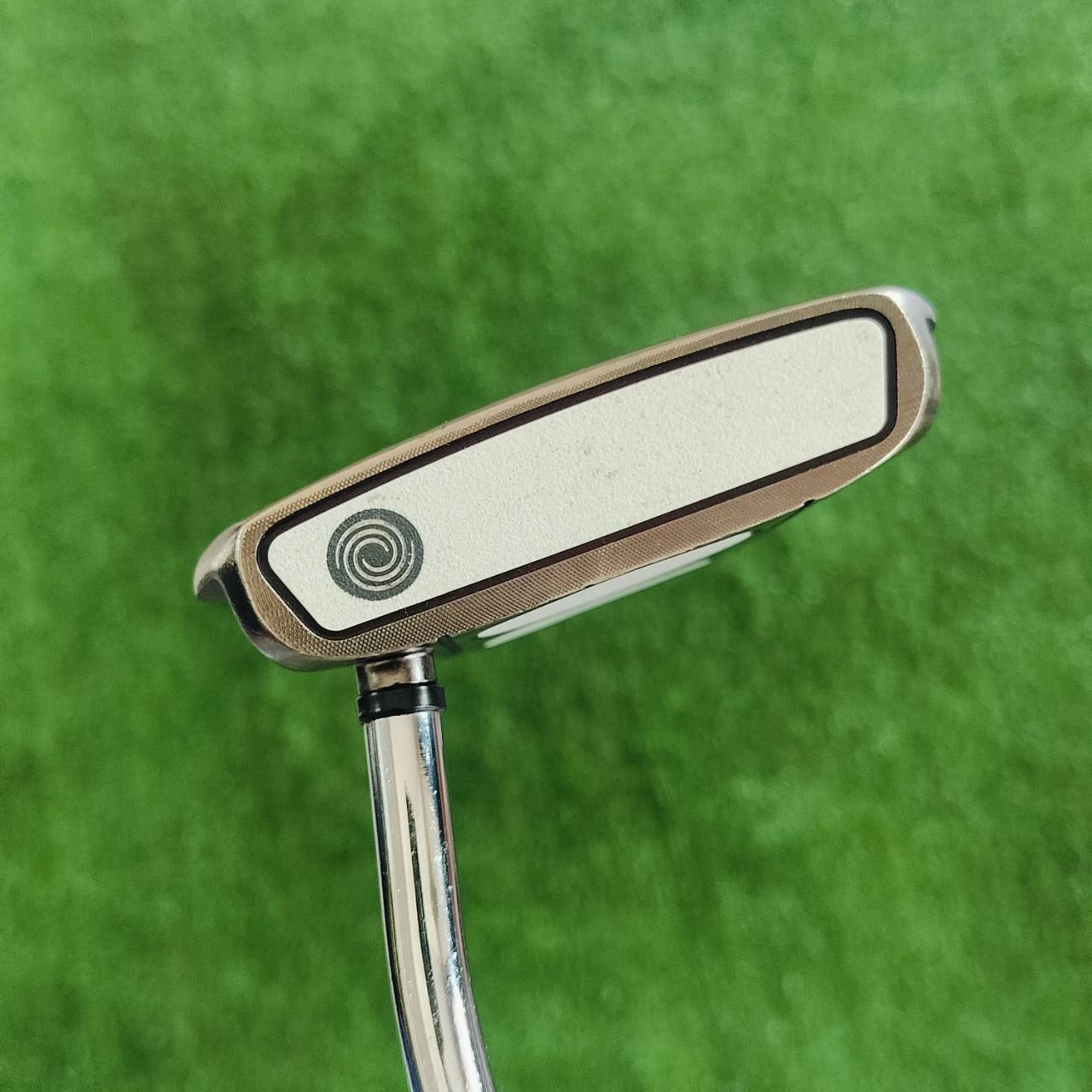 🔥 ลดล้างสต๊อค พลาดไม่ได้ 🔥 🏌️ PUTTER ODYSSEY 2-BALL V-LINE WHITE ICE ความยาว 34 นิ้ว เป็นรุ่นที่นิยมมาก ไม้กอล์ฟพรีเมี่ยมมือสอง ของแท้ By NakaraLuxurious