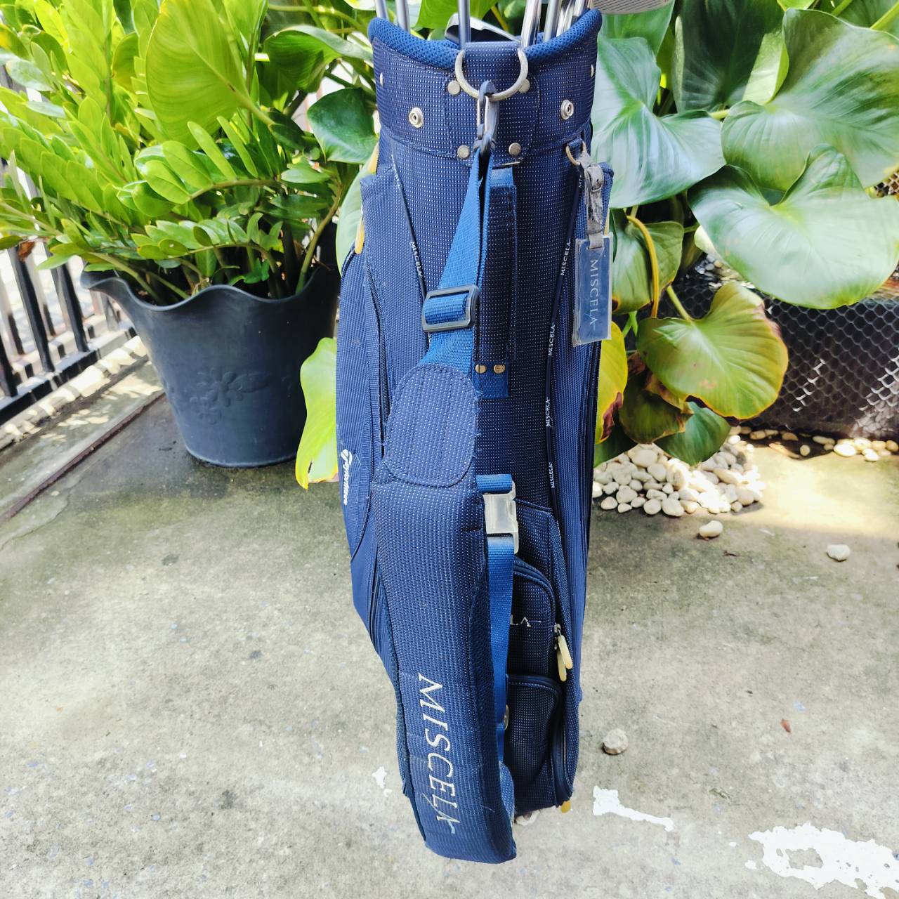 🏌️♀️ไม้กอล์ฟสำหรับผู้หญิง 🏌️♀️ ** ถุงกอล์ฟมีตำหนิ มีรูป** . SET TAYLORMADE MISCELA เป็นก้านเบาพรีเมี่ยมจริงๆ หัวไม้หัวใหญ่ หน้าเด้ง ตีตรง ไม้ช่วยเพิ่มระยะให้อย่างดี ไม้กอล์ฟพรีเมี่ยมมือสอง ของแท้ By NakaraLuxurious