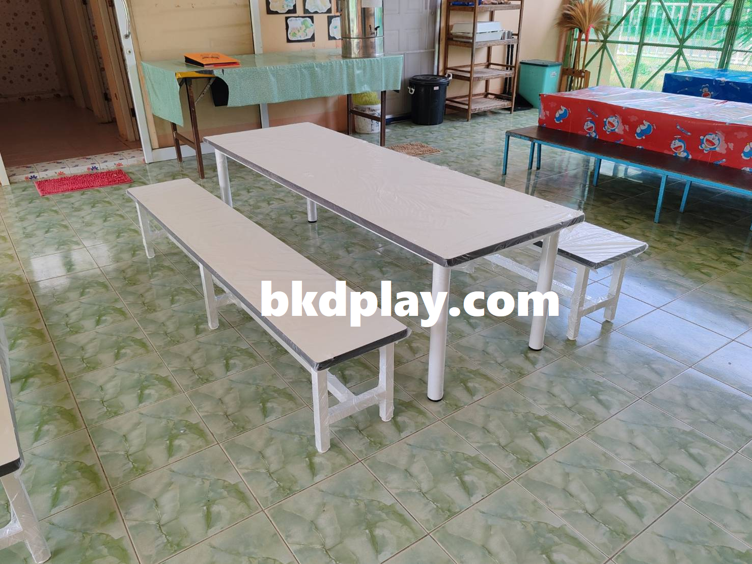 โต๊ะโรงอาหาร หน้าขาว พร้อมม้านั่งยาว2ตัว ขาเหล็กกลม2 นิ้ว หนา 1.2มิล สำหรับเด็ก -ผู้ใหญ่ โรงเรียน โรงงาน โรงพยาบาล โต๊ะโรงอาหาร สั่งผลิตได้ทุกสี
