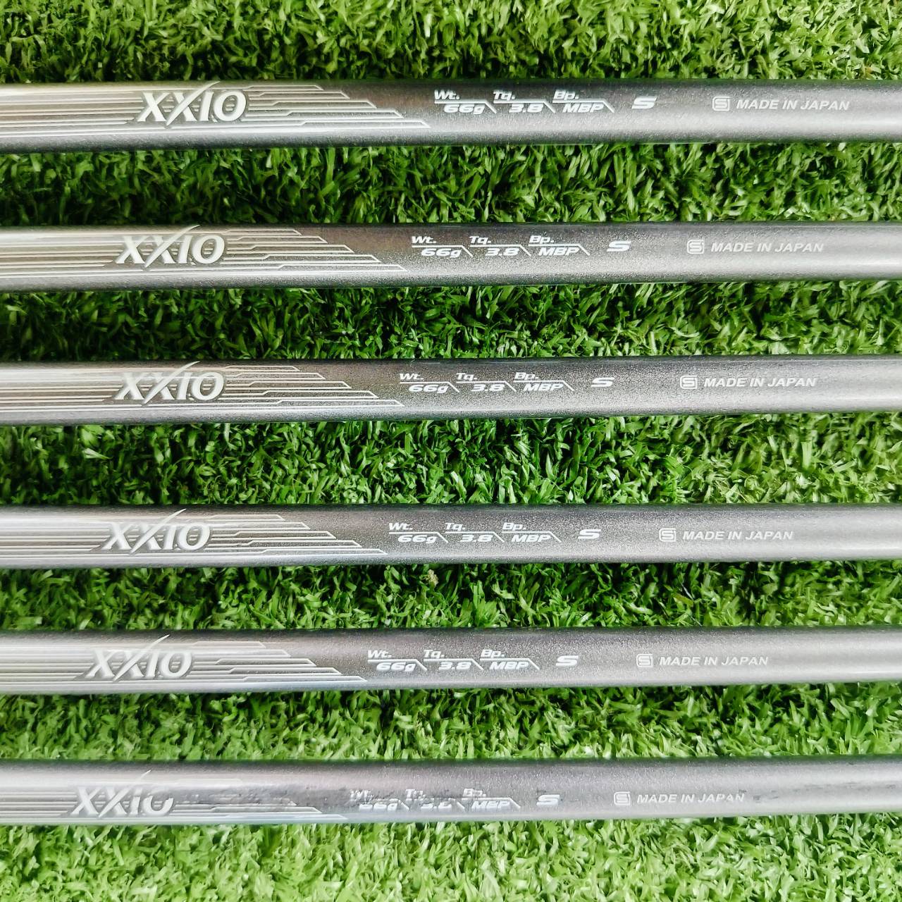 ชุดเหล็ก XXIO FORGED MX4000 เป็นรุ่นพรีเมี่ยมสุดๆของ XXIO พรีเมี่ยมกว่า IMPACT POWER เพราะเป็นวัสดุ FORGED ญี่ปุ่น และสร้างให้เป็นรูปแบบ CAVITY ใช้เนื้อ FORGED เยอะวัสดุราคาแพง ไม้กอล์ฟพรีเมี่ยมญี่ปุ่นมือสอง ของแท้ By NakaraLuxurious