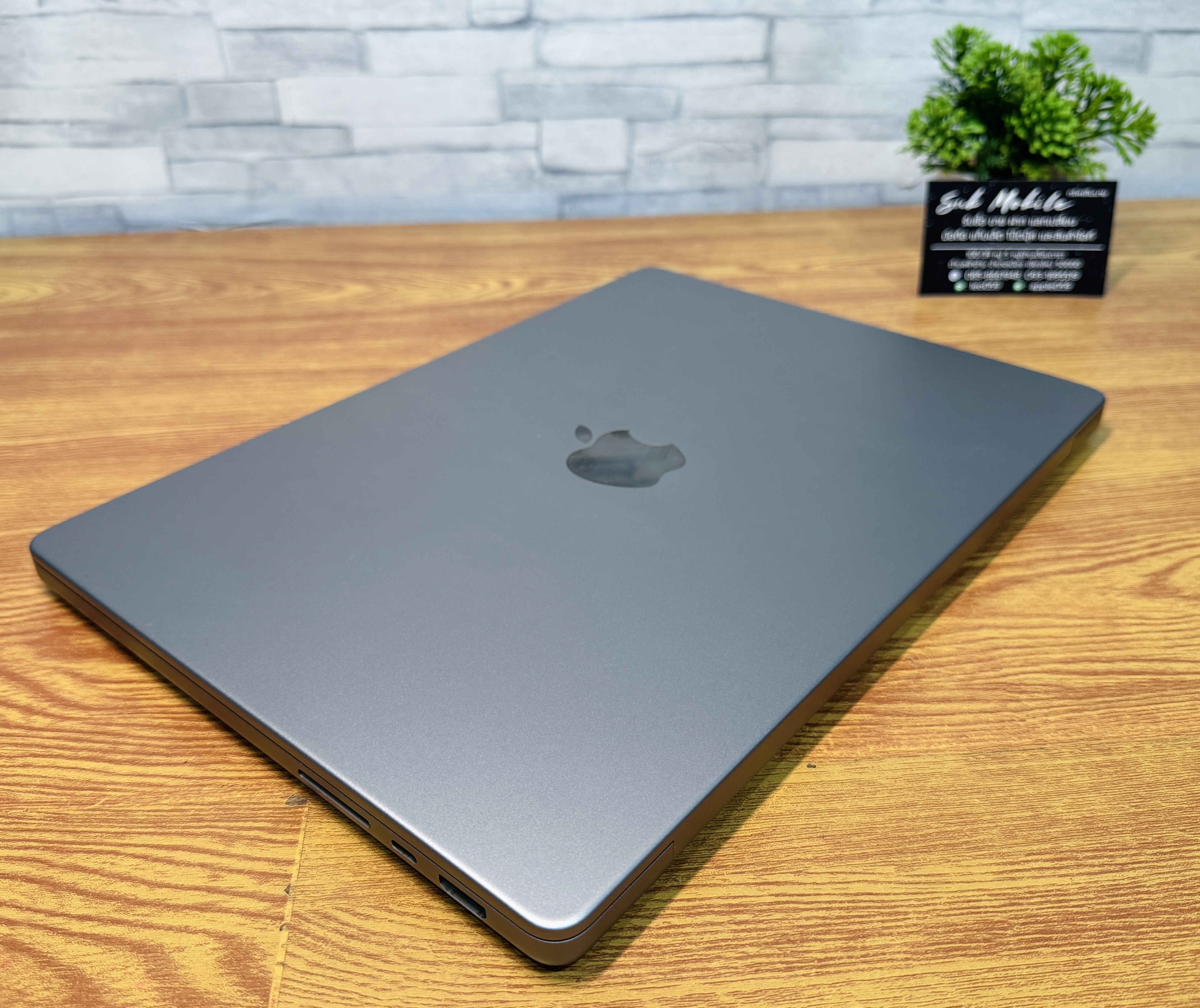 Apple MacBook Pro 14 : M1 Pro chip 10C CPU/16C GPU/16GB/1TB - Space Grey-2021