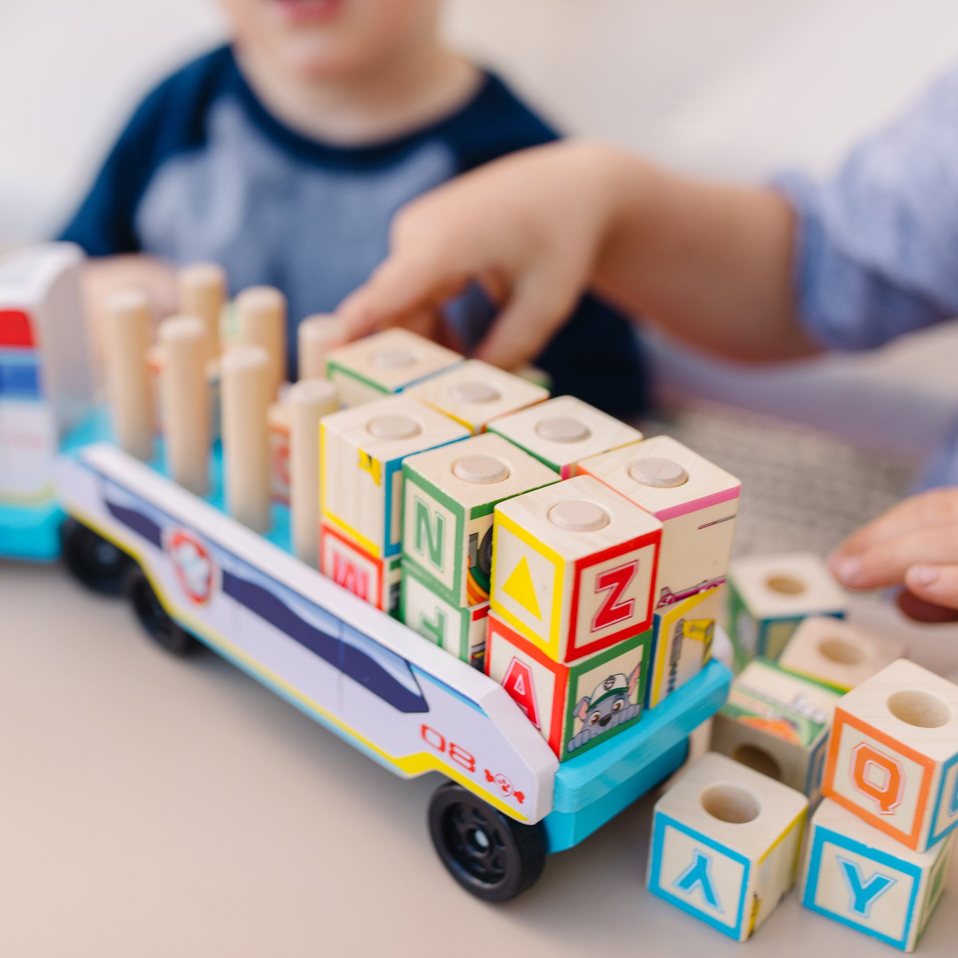 รถบรรทุกบล๊อกไม้ ABC 24 ชิ้น Melissa & Doug X PAW Patrol Wooden ABC Block Truck