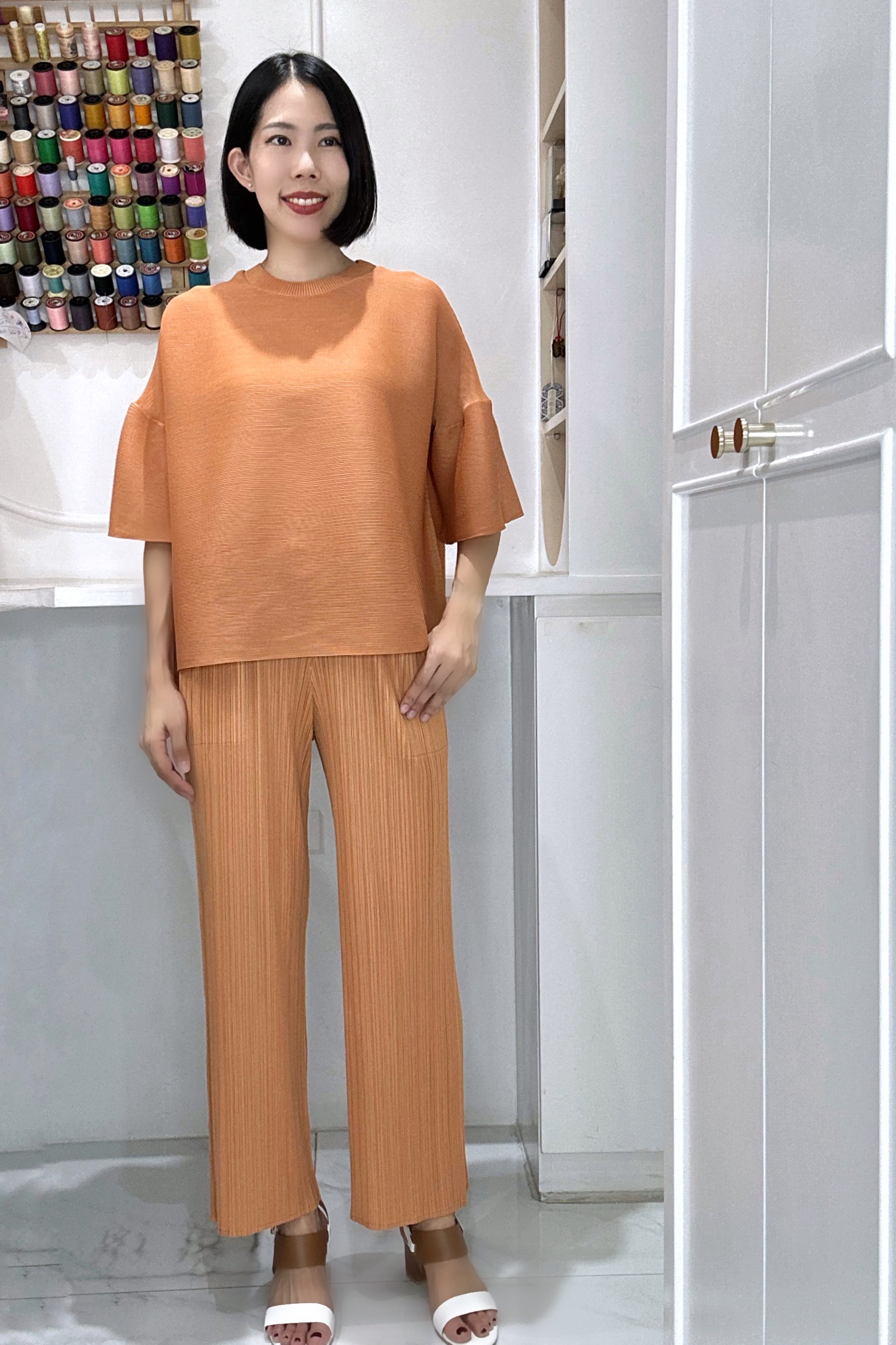 2MUAY รุ่น GJO1003 เสื้อพลีทคุณภาพ BELL SLEEVE PLEATED TOP สีดำ FREE SIZE