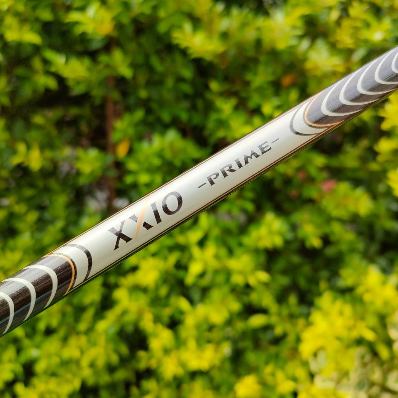 DRIVER XXIO PRIME องศา 10.5 ก้าน XXIO PRIME SP-500 FLEX SR , รุ่น PRIME ที่พรีเมี่ยมสูงสุด ตีดีขึ้นอีก 1 เท่า!!! หน้าเด้ง!!! ช่วยเพิ่มระยะได้ไกลขึ้นกว่าปกติอย่างน้อย 30 หลา เห็นผลแน่นอน ไม้กอล์ฟมือสอง ของแท้ BY NakaraLuxurious