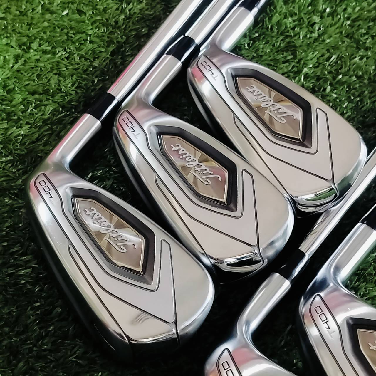 ชุดเหล็ก Titleist T400 โมเดลใหม่สุดใน T-SERIES เหล็กตีไกล และตีง่ายที่สุดของ Titleist ตีโดนแบบง่าย ตีไกลจนงงแน่นอน!!! ไม้กอล์ฟพรีเมี่ยมมือสอง By NakaraLuxurious