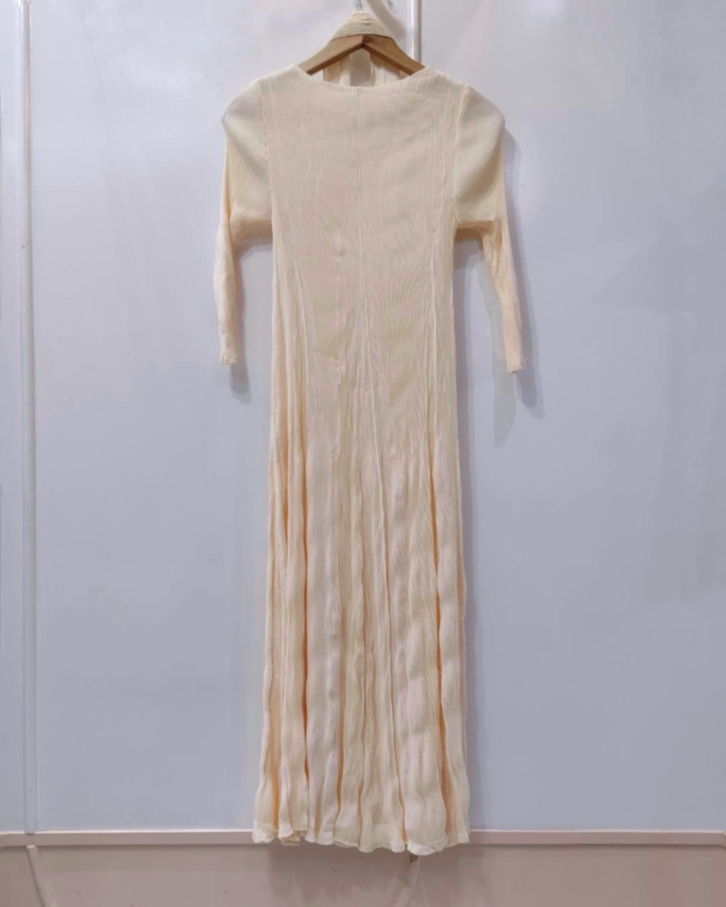 2MUAY รุ่น GA92140 เดรสอัดพลีท LONG SLEEVE CRINKLE PLEATED DRESS 6 สี FREE SIZE