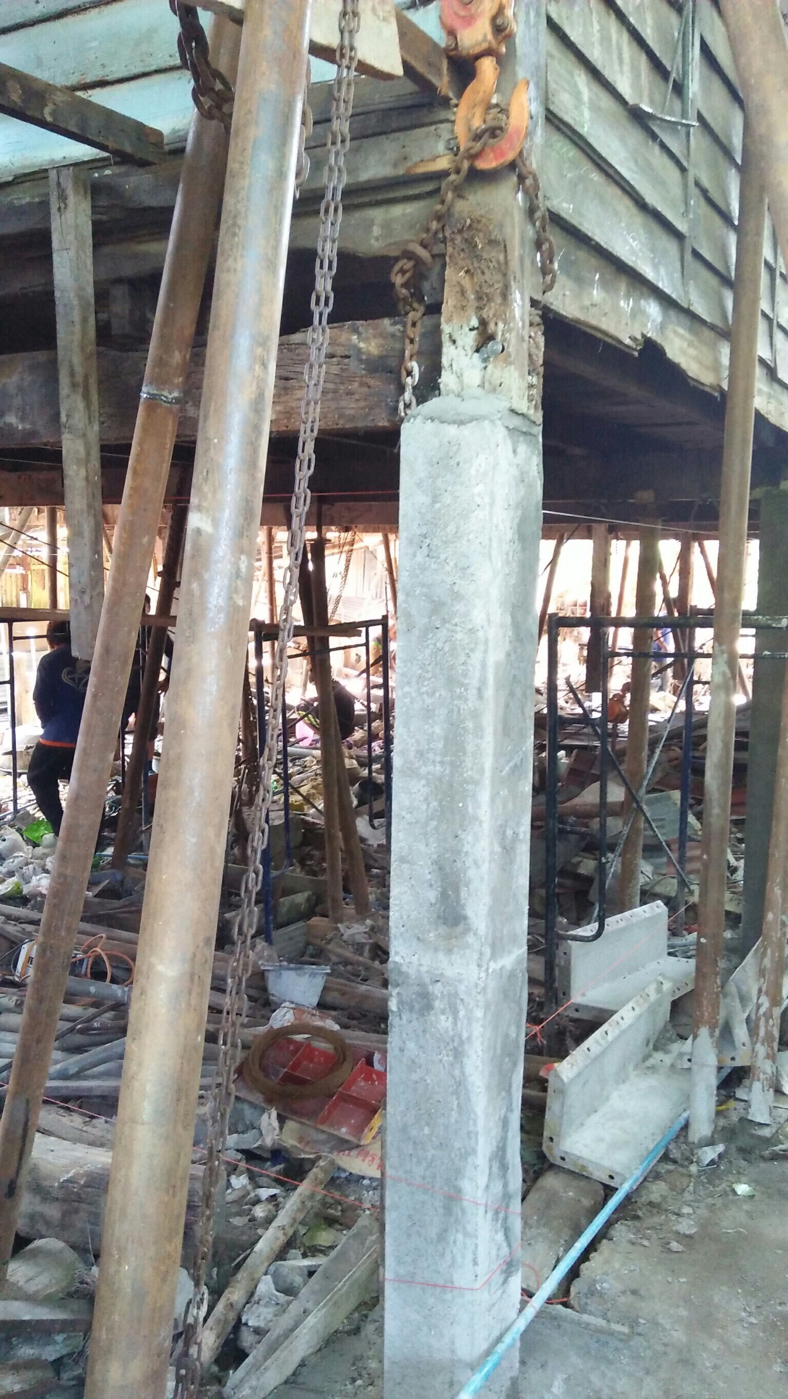 งานดีดบ้านขึ้น,เปลี่ยนฝ้า,เปลี่ยนหลังคาบ้านพัก การรถไฟแห่งประเทศไทย