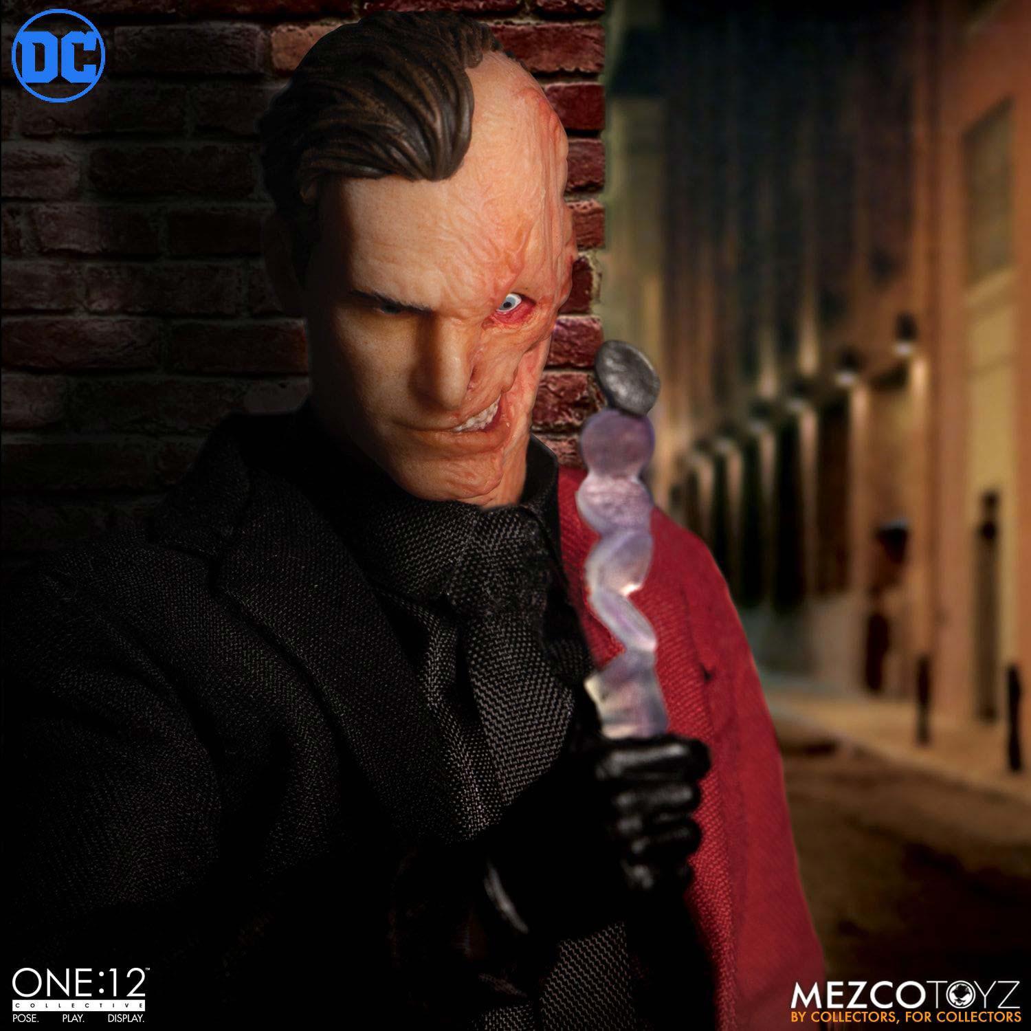 [สั่งจอง] MEZCO TOYZ ONE:12 COLLECTIVE : Two-Face