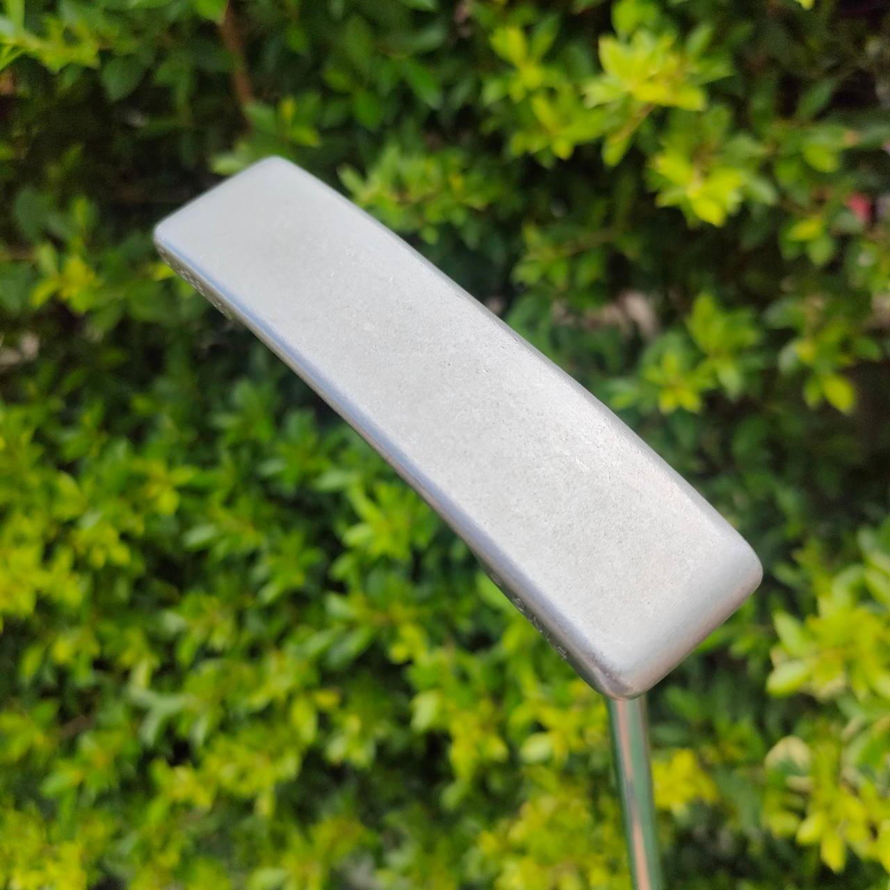 PUTTER PING ANSER2 ความยาว 35 นิ้ว จุดดำ เป็นไลน์ที่เท่ากับพัตเตอร์ มาตรฐานทั่วไป สวยนางฟ้า กริพเดิมๆ การออกแบบและ วัสดุดีมาก ไม้กอล์ฟมือสอง ของแท้ BY NakaraLuxurious