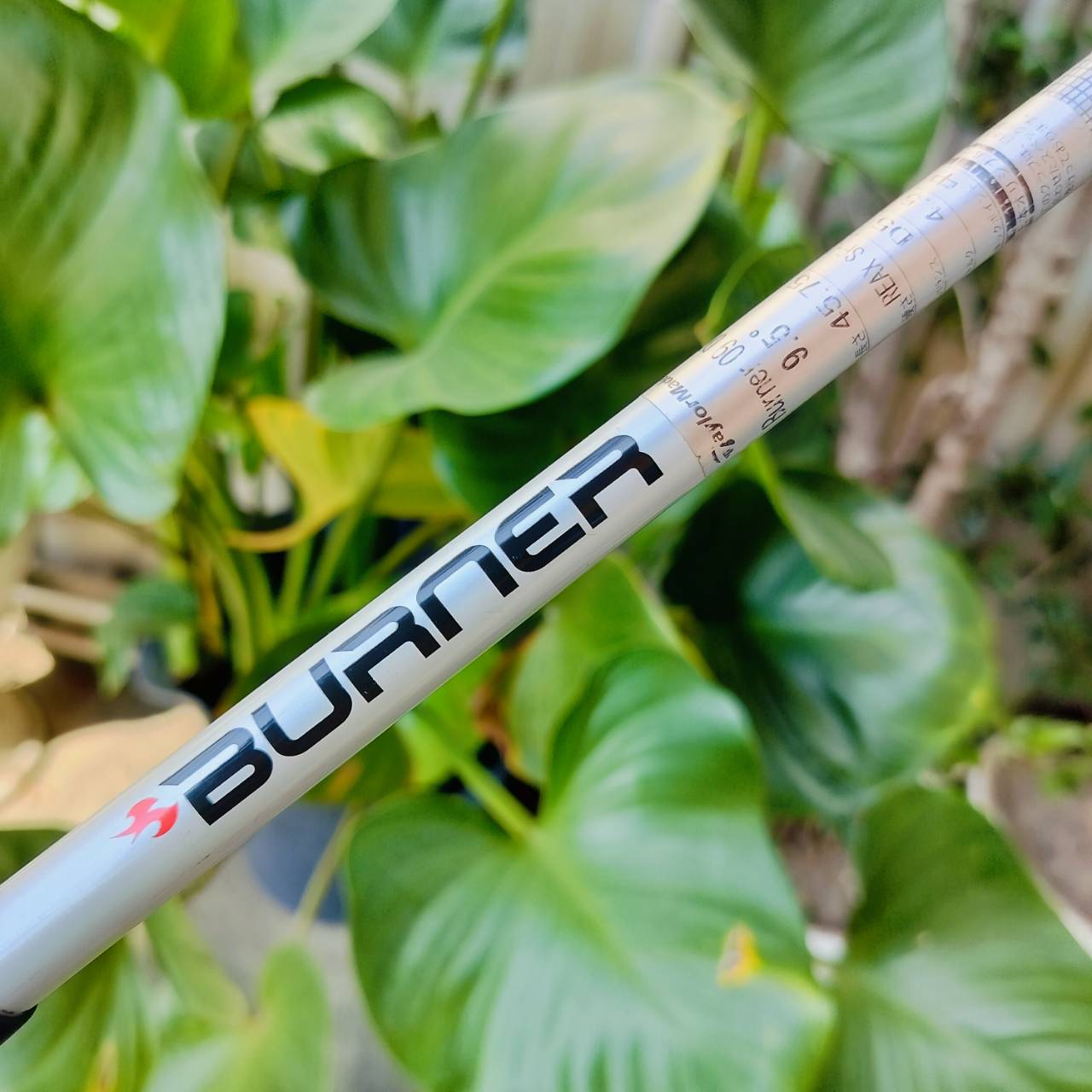 Driver Taylormade BURNER องศา 9.5 ก้าน RE*AX SUPER FAST FLEX S หัวรุ่นนี้พิเศษกว่ารุ่นอื่น กระดองเบามาก ไม้กอล์ฟพรีเมี่ยมมือสอง ของแท้ By NakaraLuxurious