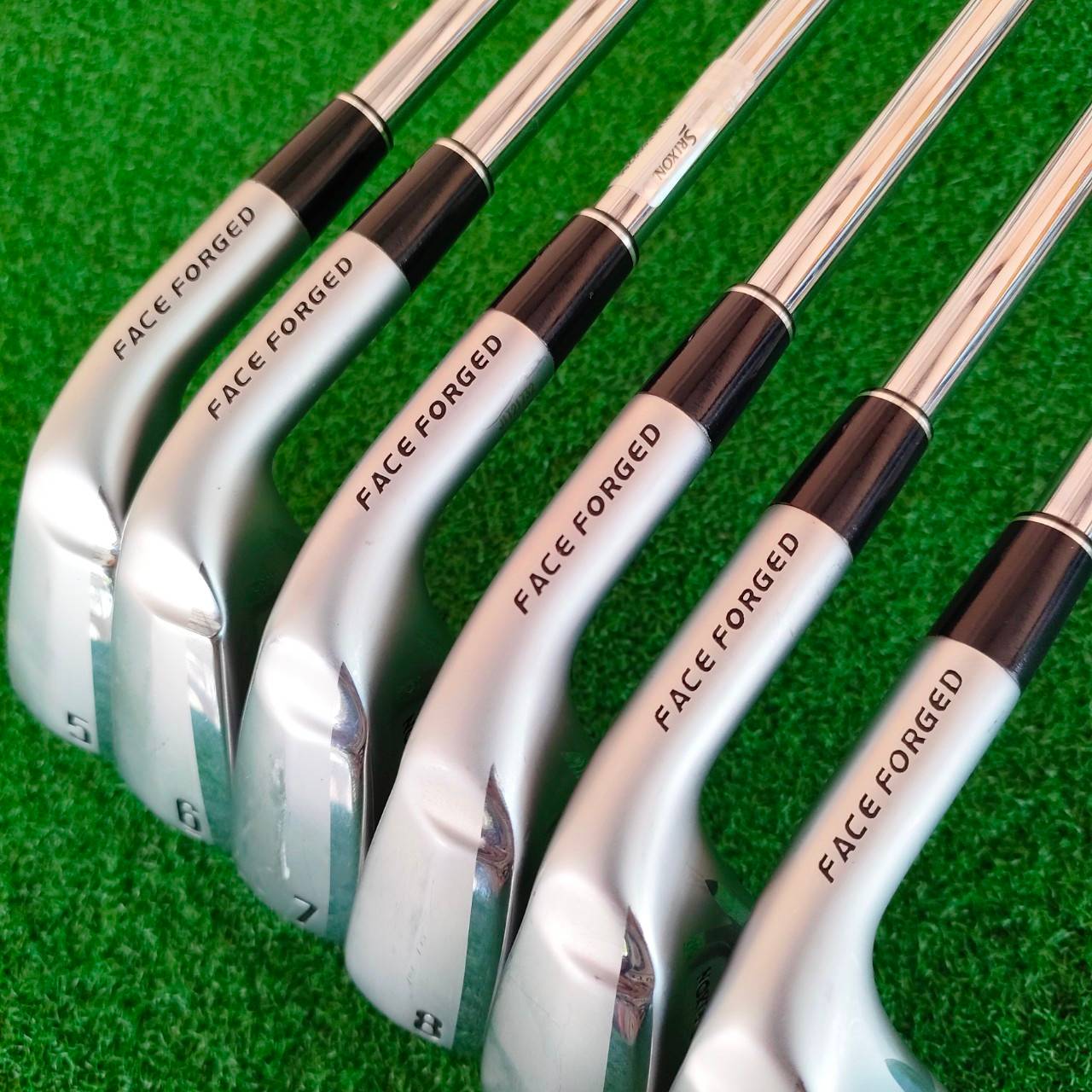 ชุดเหล็ก SRIXON ZX4 มีเหล็ก 5 - 9 เเละ PW ก้าน N.S.PRO ZELOS 8 FLEX S ชดเชยความผิดพลาดอย่างทรงพลัง โครงสร้างแบบ Hollow พร้อมด้วย รูปลักษณ์ที่เพียวบางและมีความโฉบเฉี่ยว