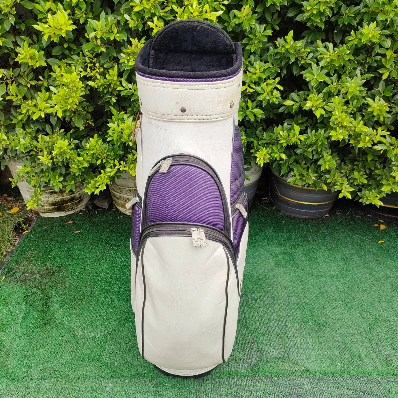 ถุงกอล์ฟ SCB 100 TH ANNIVERSARY *** มีตำหนิ ตามรูป *** เป็น TOUR ใบใหญ่ ซิปดี พร้อมใช้ มือสอง ของแท้ BY NakaraLuxurious
