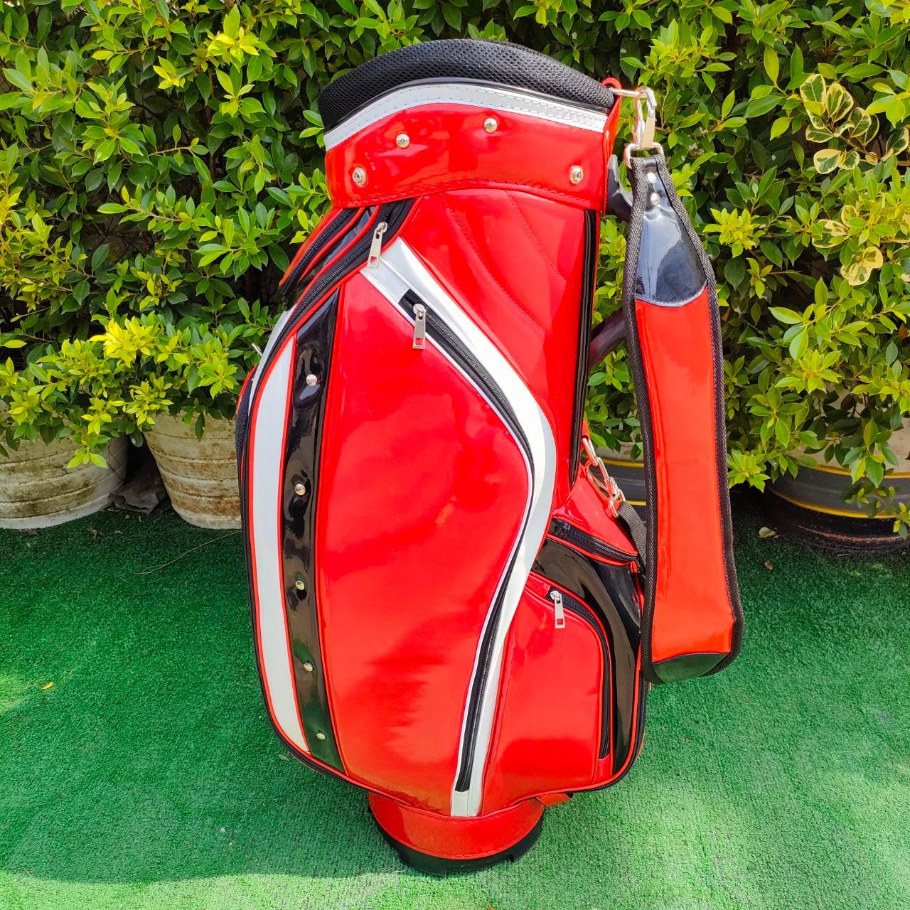 ถุง CUSTOM ของใหม่ สีแดงเพลิง Ferrari สวยแบบจัดๆ วัสดุพรีเมี่ยมที่สุด เป็นหนังแก้ว สวยจริง ถุง TOUR ใบใหญ่ใส่ของได้ครบหมด มือหนึ่ง ของแท้ BY NakaraLuxurious