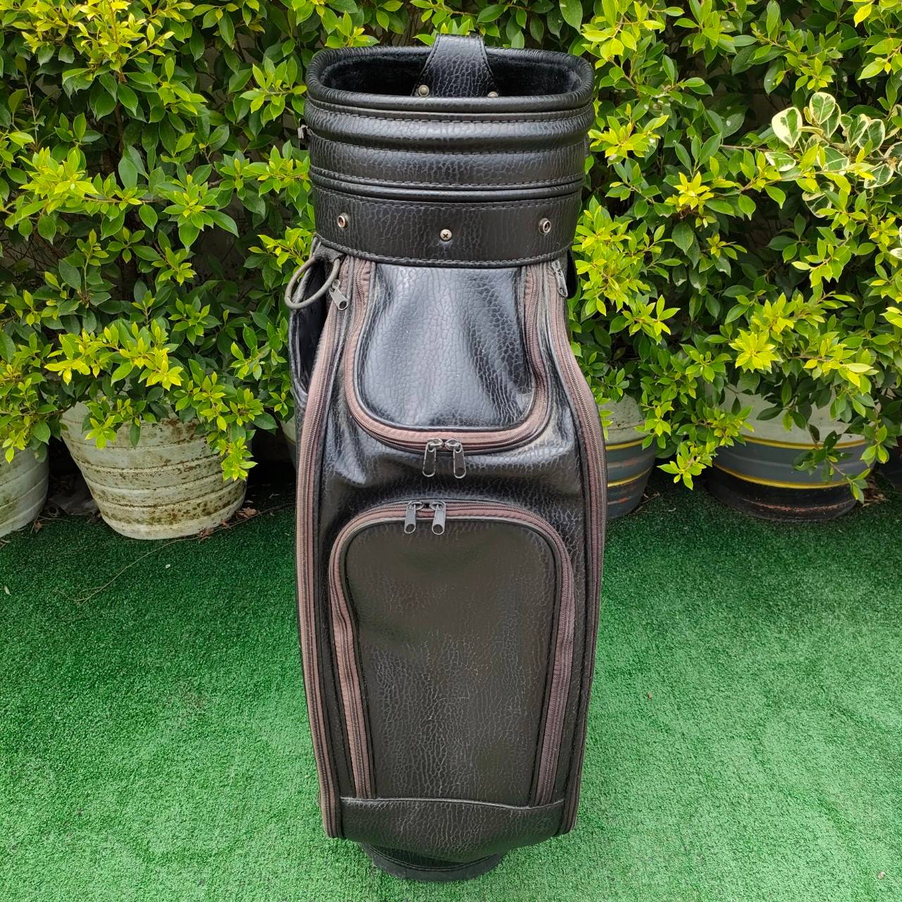 ถุงกอล์ฟ EMCO มือสอง ถุงกอล์ฟหนัง ใบใหญ่ขนาด 9 นิ้ว , ภายในบุกำมะหยี่ สภาพสวย!!! มือสอง ของแท้ BY NakaraLuxurious