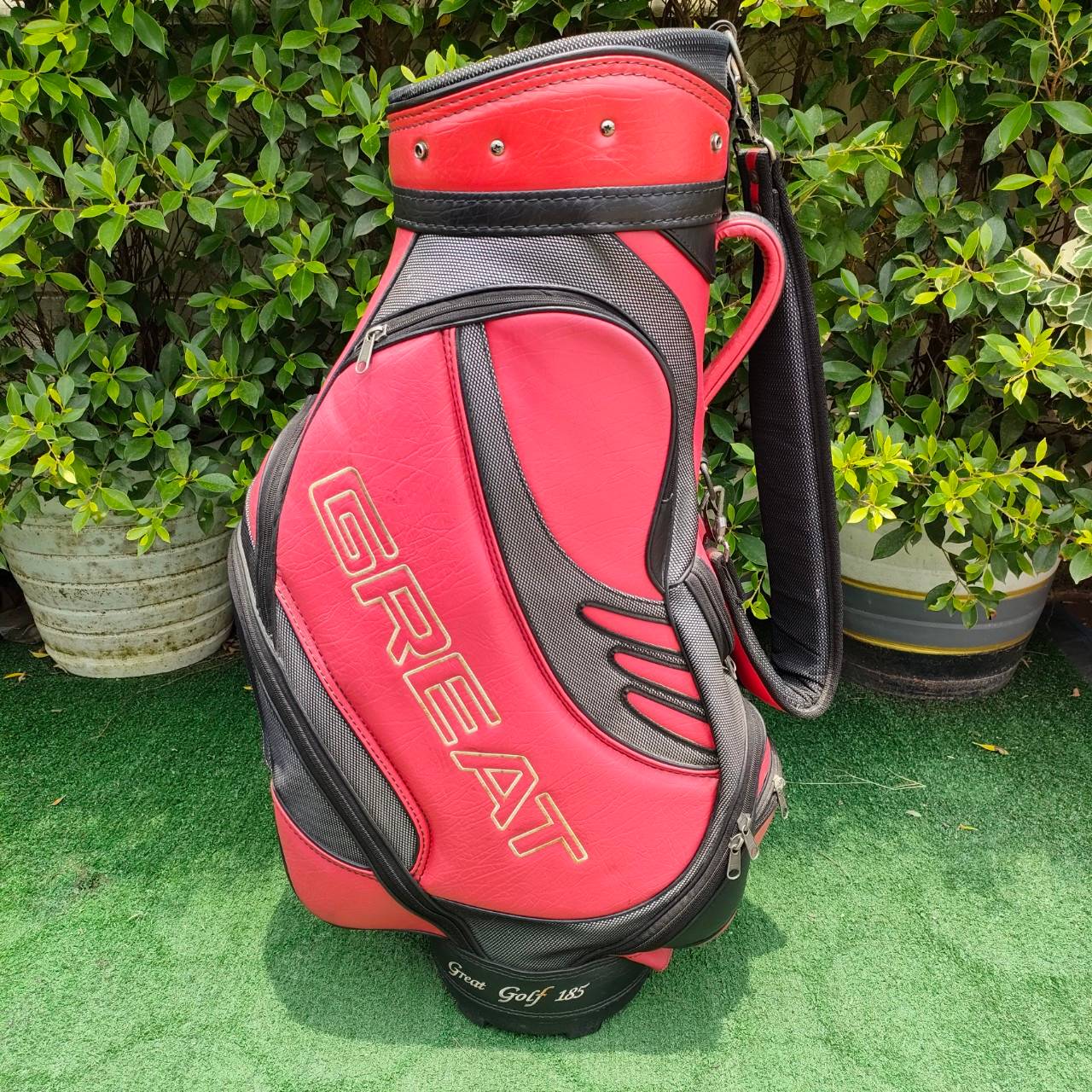 ถุงกอล์ฟ GREAT มือสอง ใช้งานได้ดี ซิปดีครับ สายสะพายมีสีซีดนิดหน่อยครับ