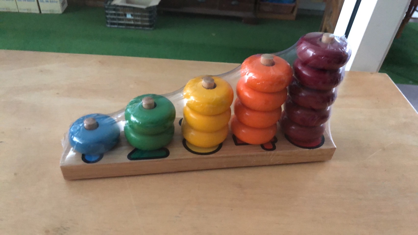 โดนัท 5 สี , ของเล่นไม้, ของเล่นเสริมพัฒนาการ, ของเล่นเด็กอนุบาล, สื่อการสอนเด็กอนุบาล วัสดุและสี ปลอดภัยต่อเด็ก มีมาตรฐาน มอก. ตามที่ สพฐ. กำหนด