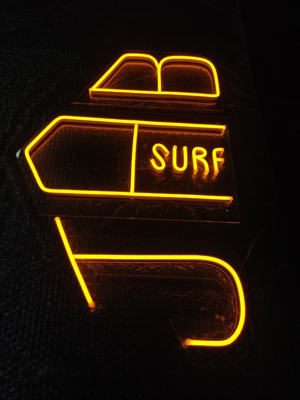 ไฟนีออน เฟค