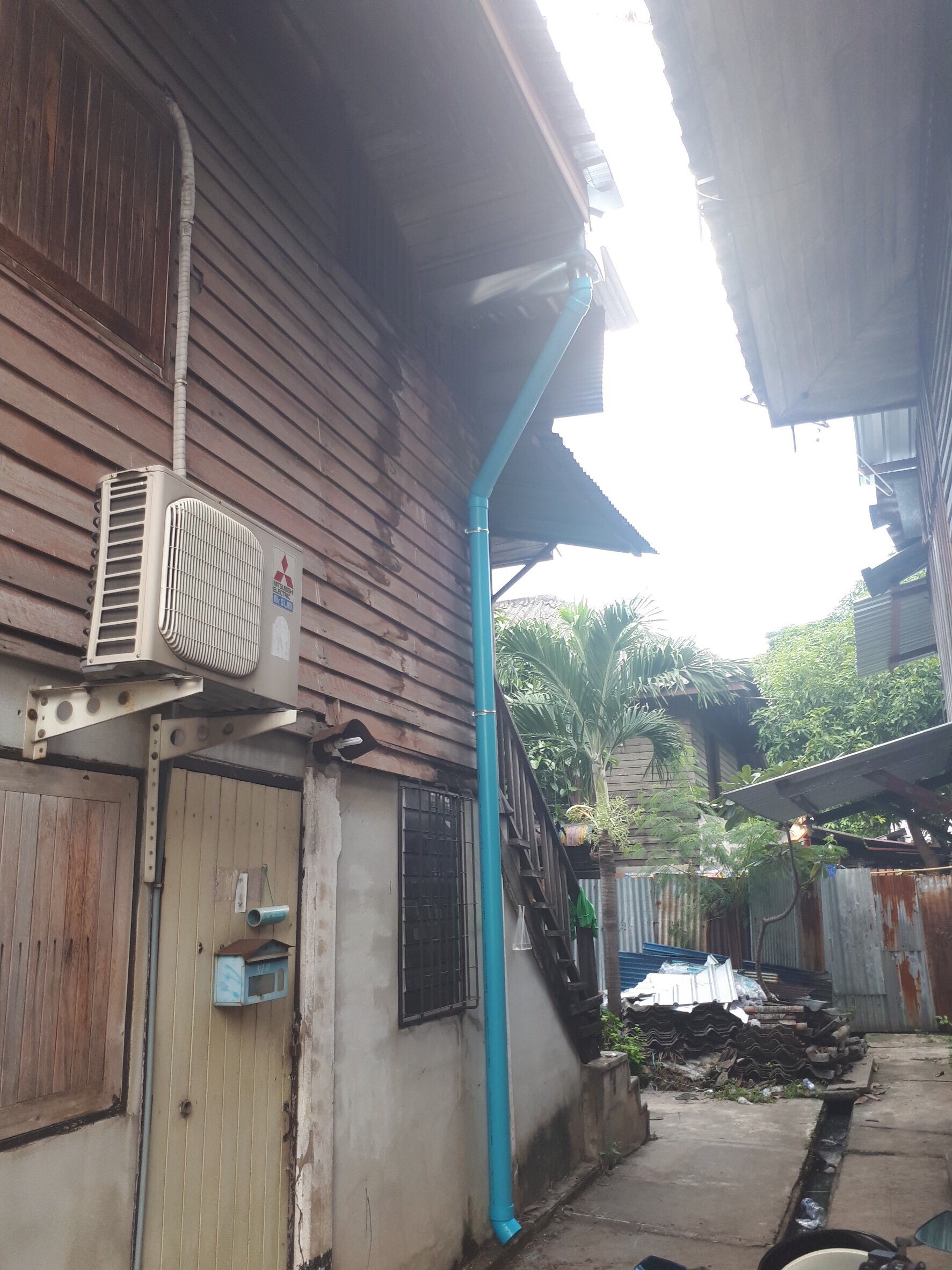 งานเปลี่ยนหลังคาบ้านพักรถไฟบางกอกน้อย การรถไฟแห่งประเทศไทย