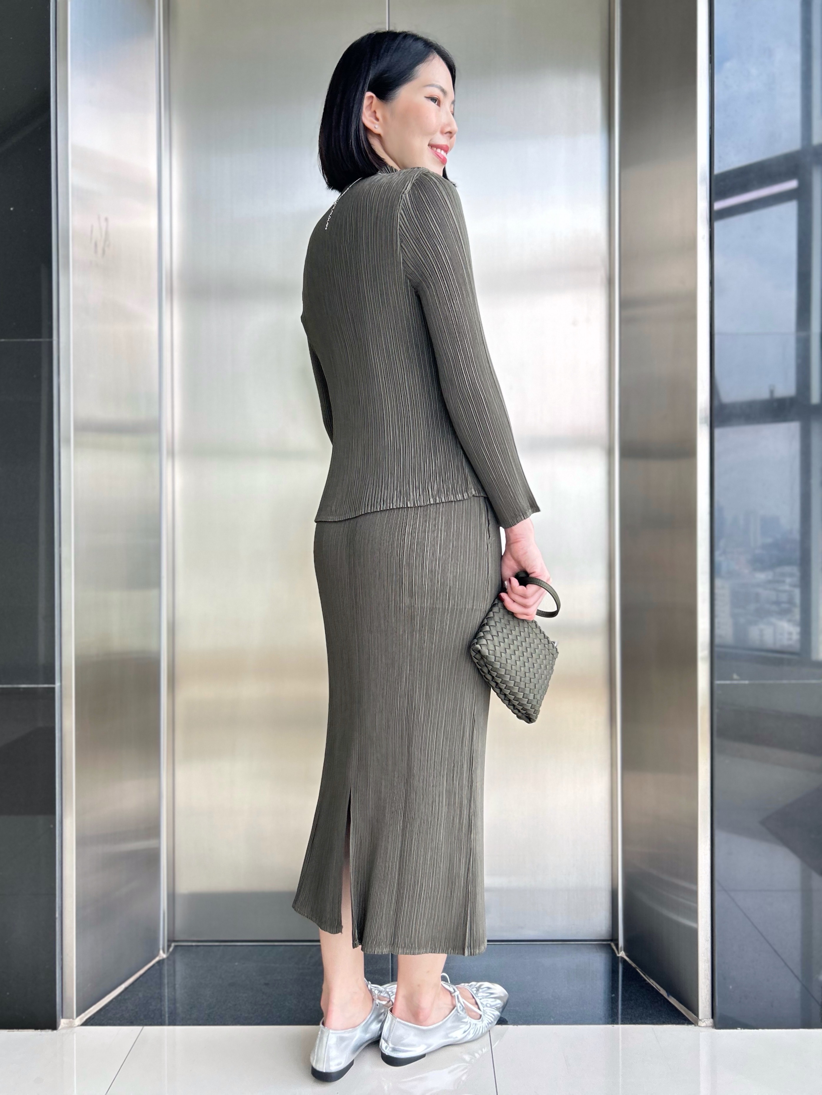 ปรับราคาลง20%!! 2MUAY รุ่น GJO11032/ GJO11044 เซ็ตพลีทผ้าแมตต์ HIGHNECK LONGSLEEVE TOP WITH PENCIL SKIRT PLEATED SET 10 สี FREE SIZE