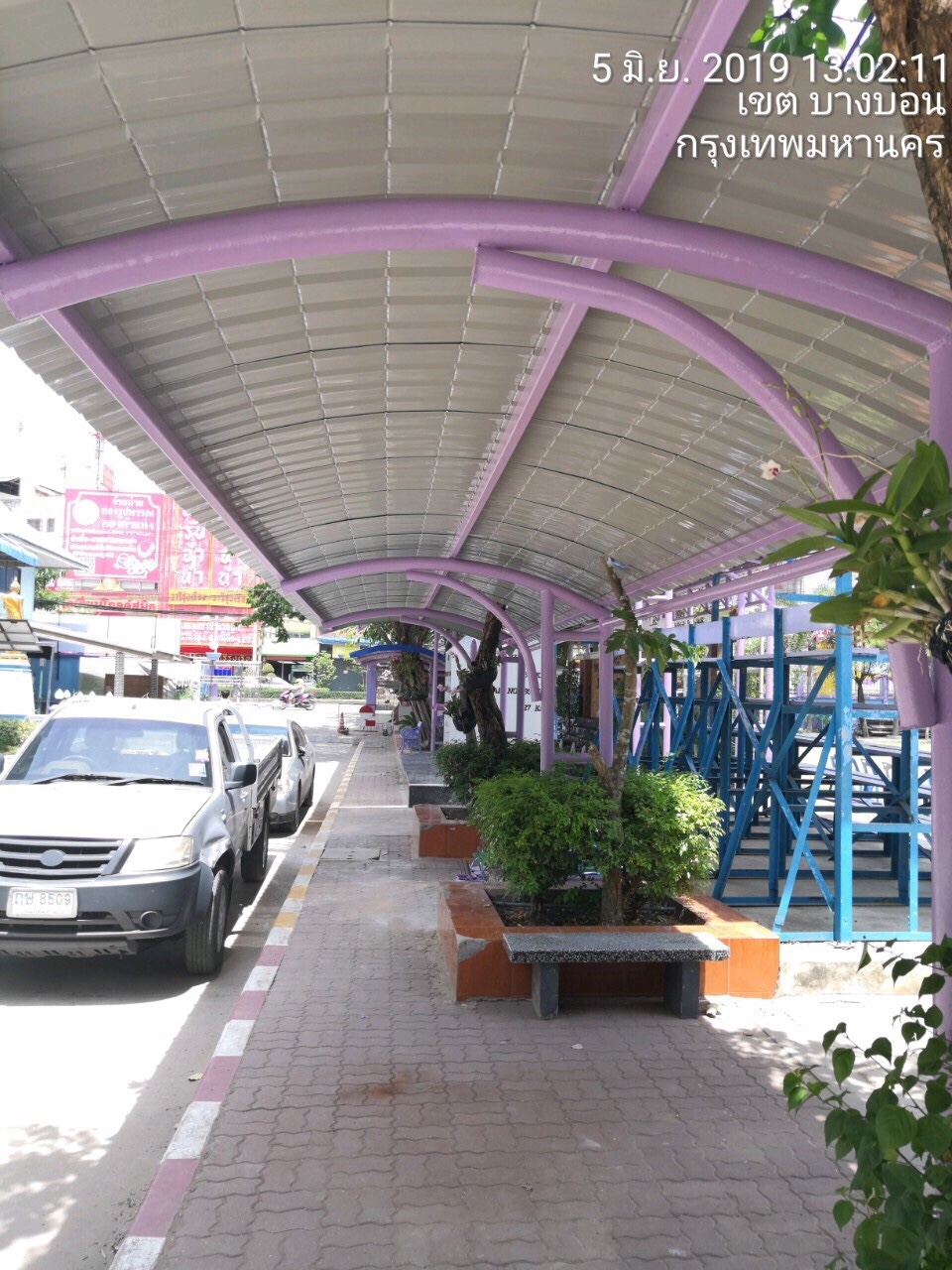 รร. ศึกษานารี ทำหลังคาทางเชื่อมอาคารเรียน