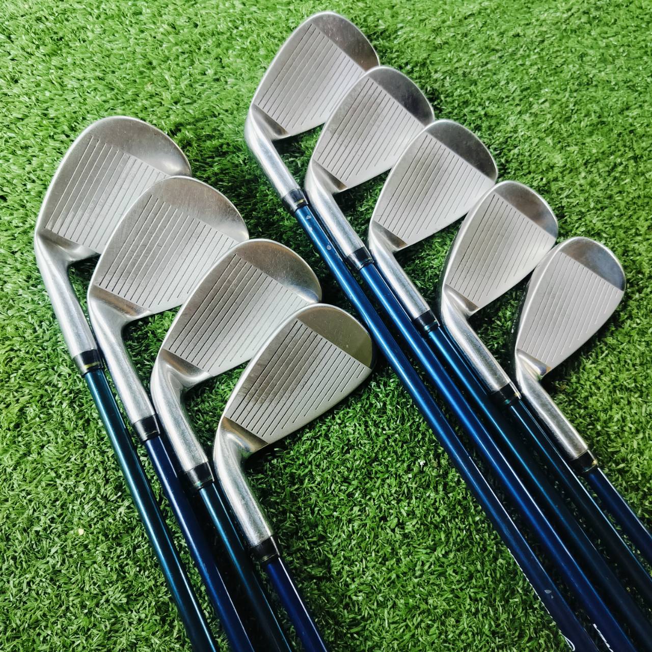 ชุดเหล็ก PROKENNEX MOMENTUM วัสดุ SUPER STEEL ตีนุ่มมาก และเด้งมากๆ ช่วยเรื่องระยะอย่างมาก รวมถึง CAVITY ที่ออกแบบมาให้ตีง่ายอย่างมาก ชดเชยความผิดพลาดสูง ตีตรง ตีไกลมาก ไม้กอล์ฟพรีเมี่ยมมือสอง ของแท้ By NakaraLuxurious