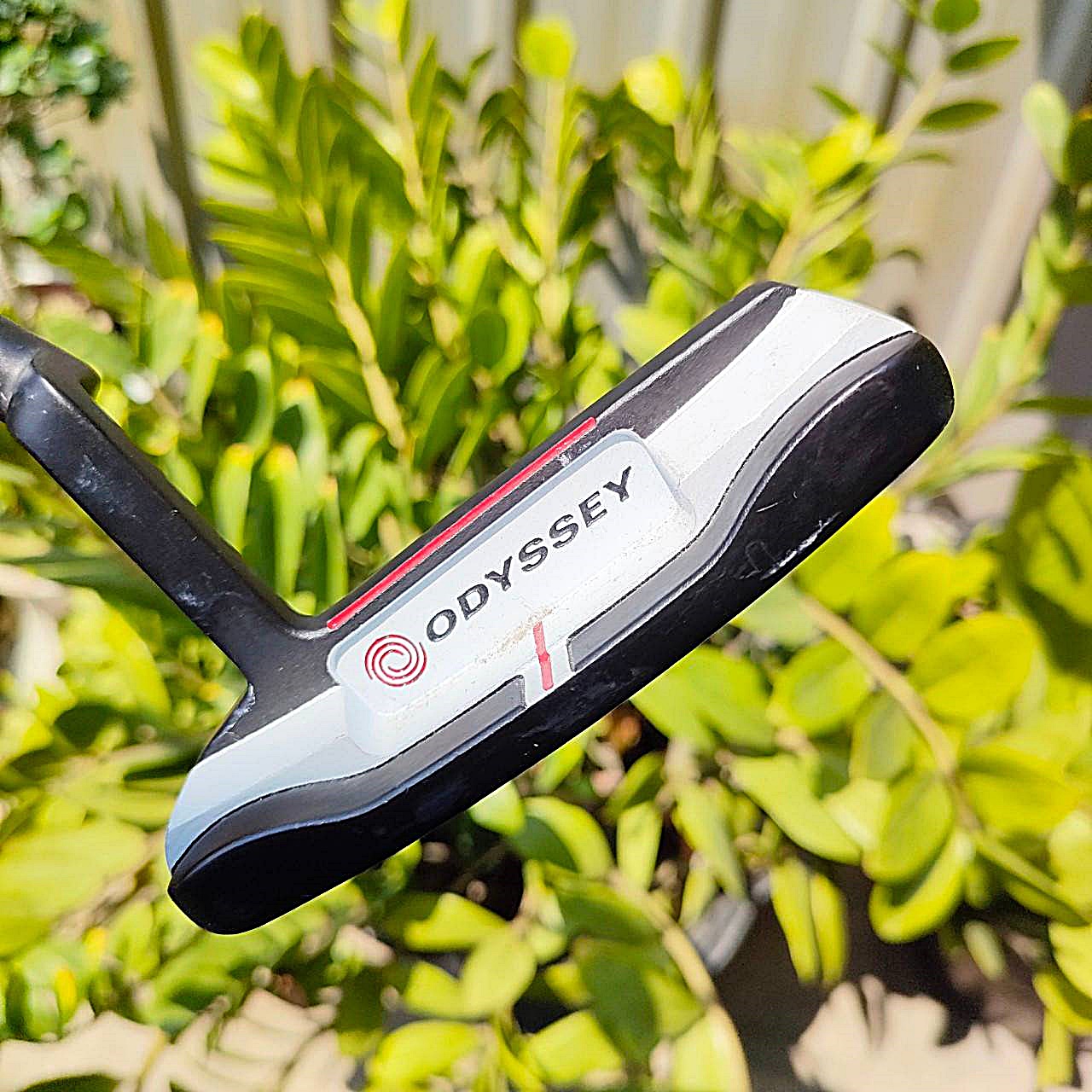 PUTTER ODYSSEY O WORKS 1 ความยาว 34 นิ้ว *กริพเสื่อม* รุ่นนี้หน้าไม้พัฒนาได้ขั้นสุด เกาะไลน์ขั้นเทพแน่นอน พัตต์นิ่งมาก วางน้ำหนักได้ดีขั้นเทพ ไม้กอล์ฟมือสอง ของแท้ BY NakaraLuxurious