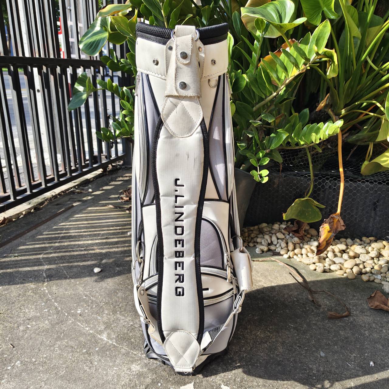 ** ไม่มี COVER ** ถุงกอล์ฟ J.LINDEBERG ถุง TOUR ใบใหญ่ มือสองสภาพพร้อมใช้ ** ไม่มี COVER **